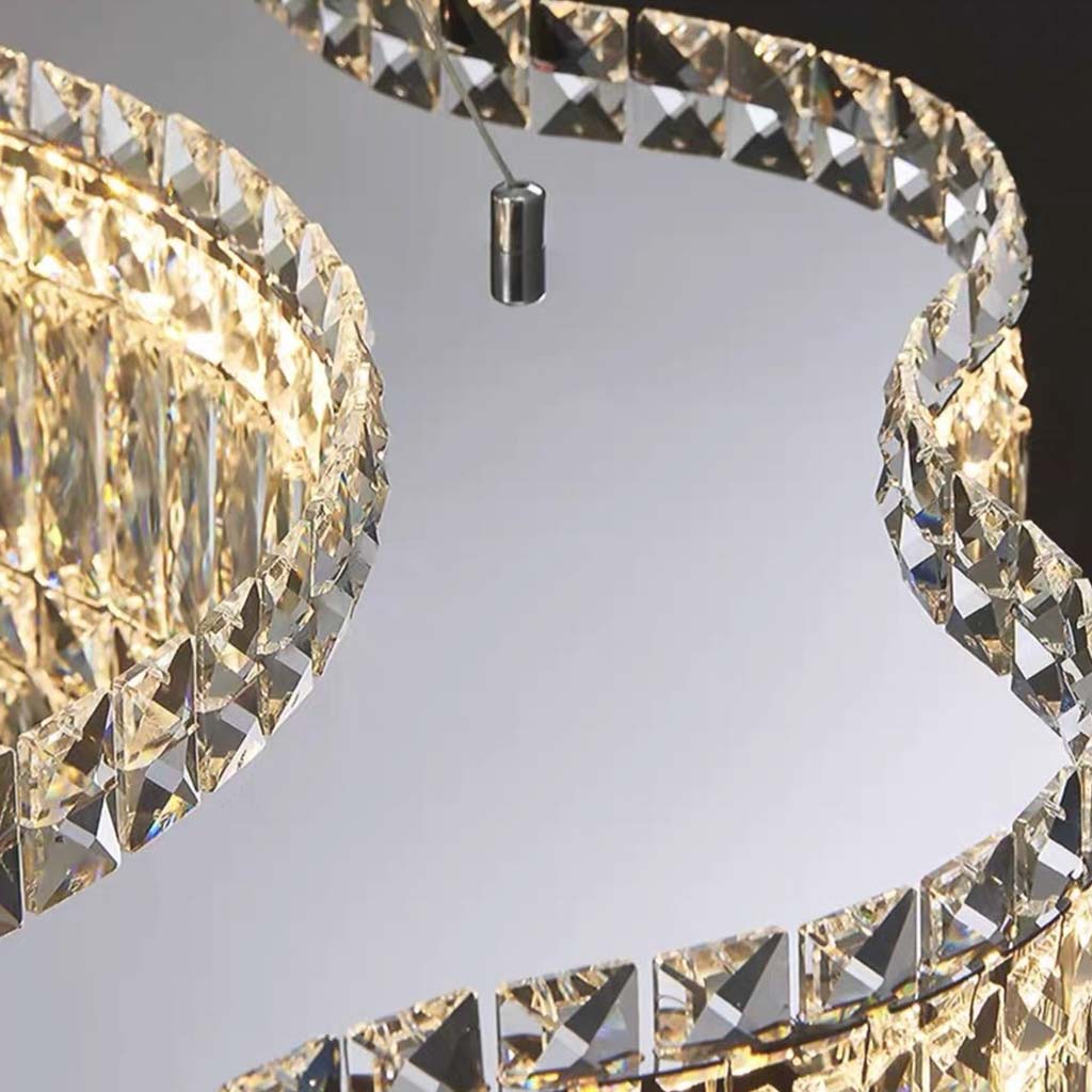 Moderner LED-Kronleuchter in einem stilvollen Raum