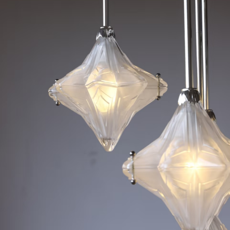 Art Deco Stern Kronleuchter Milchglas, mit klarem Glas