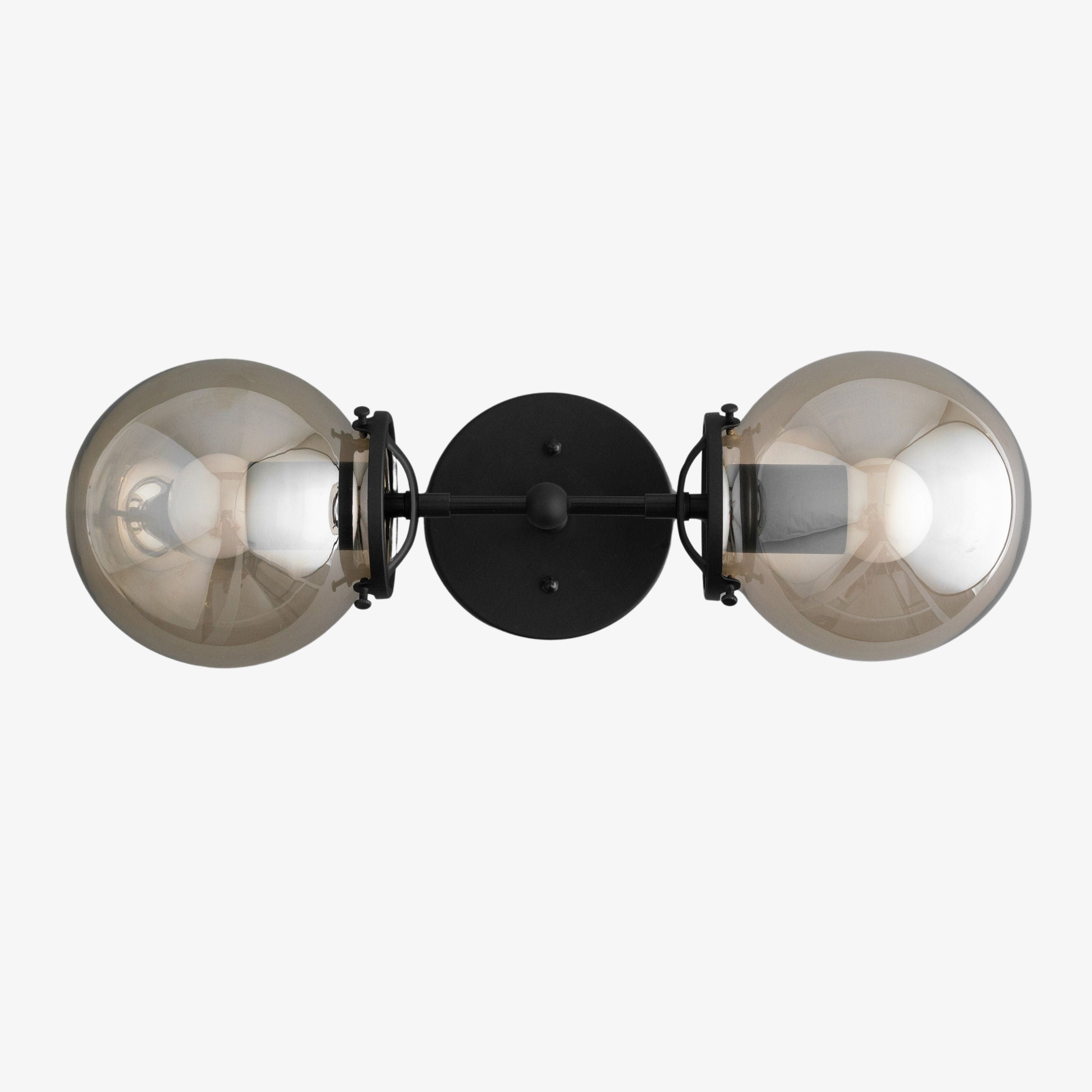 Lumio Globe Minimalistische Wandleuchte aus Glas und Metall – Badezimmerbeleuchtung