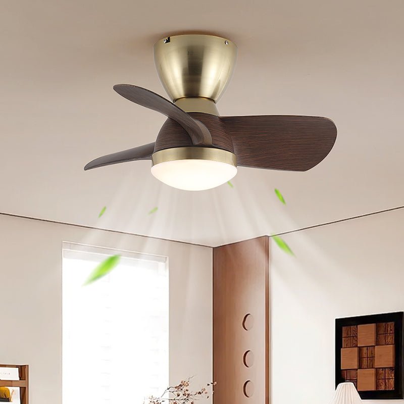 Elora Deckenventilatorleuchte mit Messing-Metallrahmen und Holzmaserungsflügeln