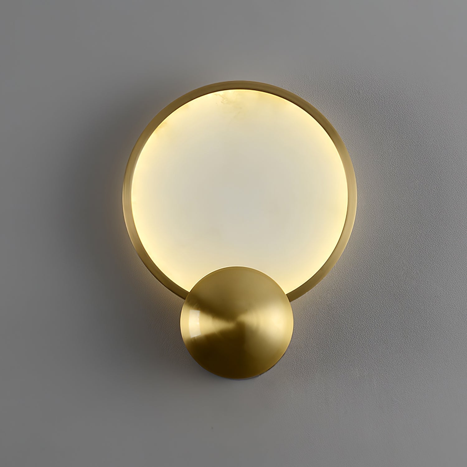 Sol Alabaster Brass Wall Light - Neutralighting