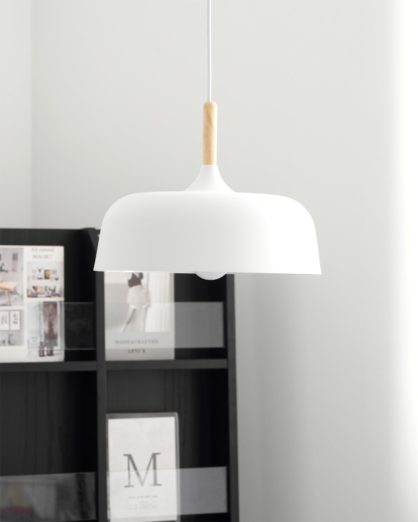 Lustra Pendelleuchte Weiß Schirm Holz-Letslighting