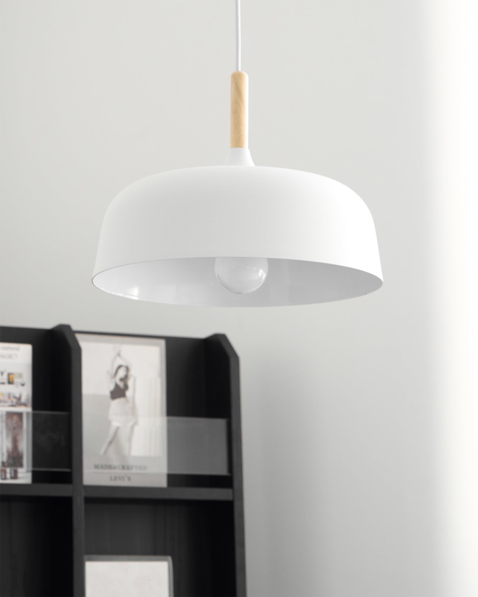 Lustra Pendelleuchte Weiß Schirm Holz-Letslighting