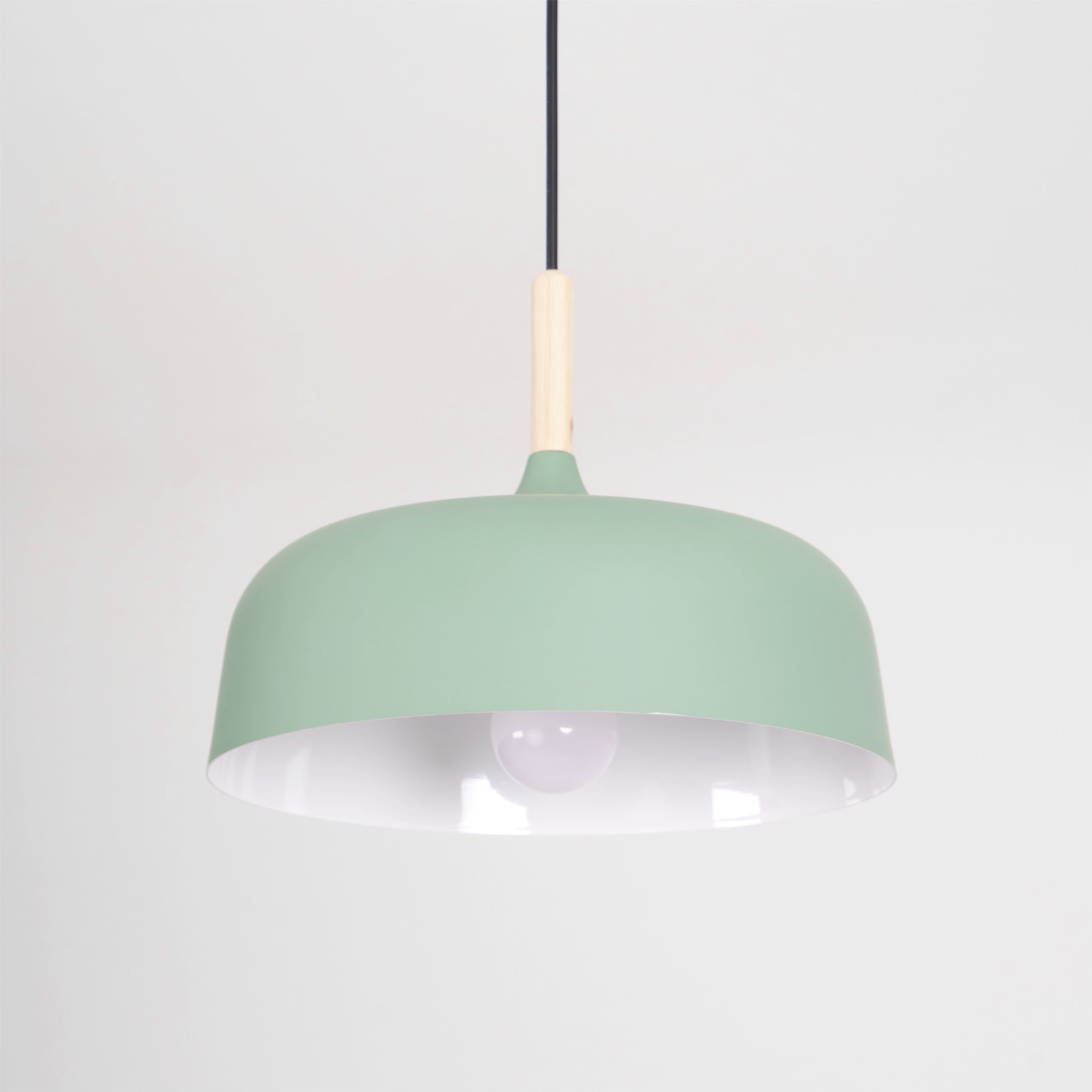 Lustra Pendelleuchte Weiß Schirm Holz-Letslighting