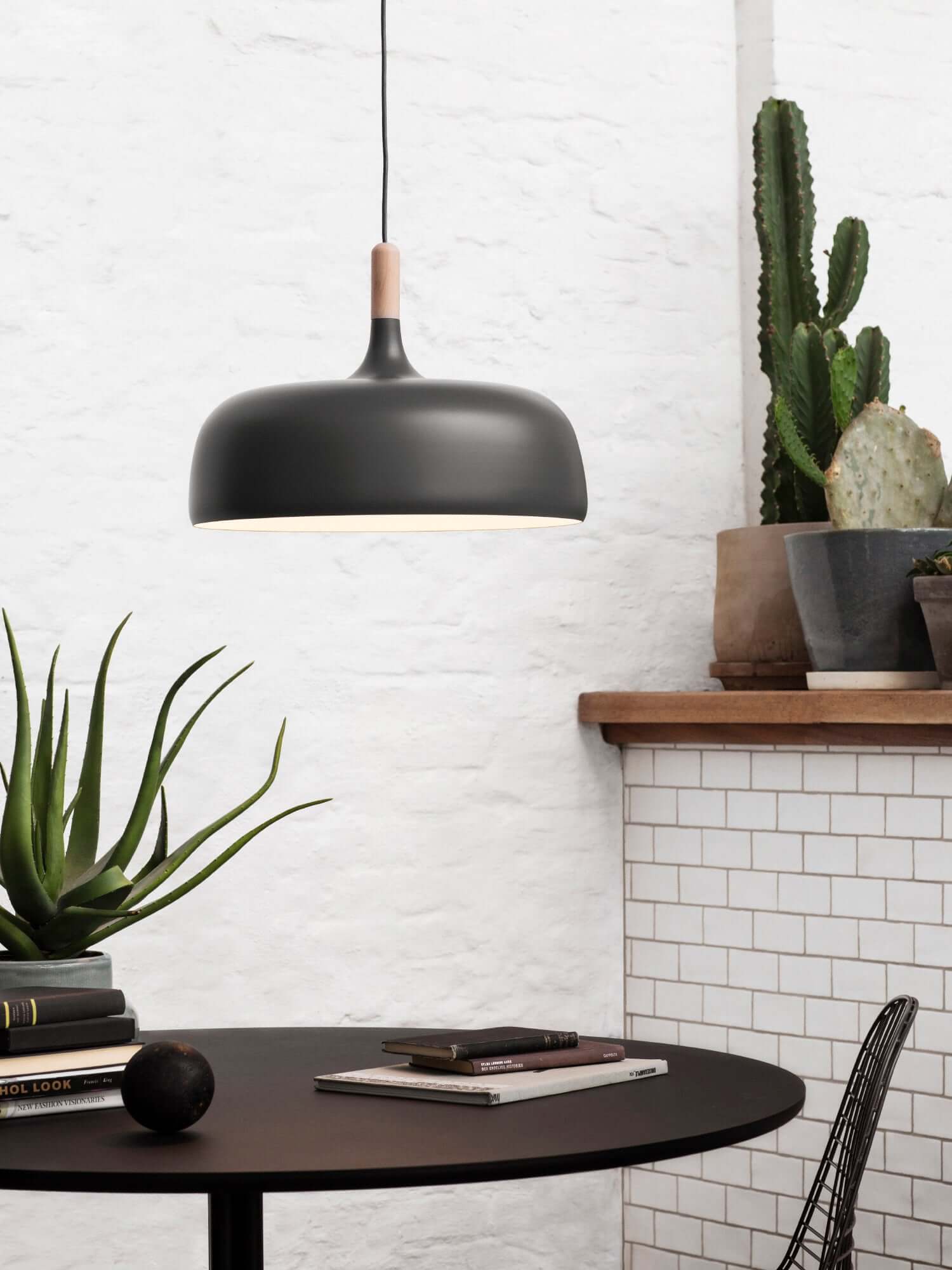 Lustra Pendelleuchte Weiß Schirm Holz-Letslighting