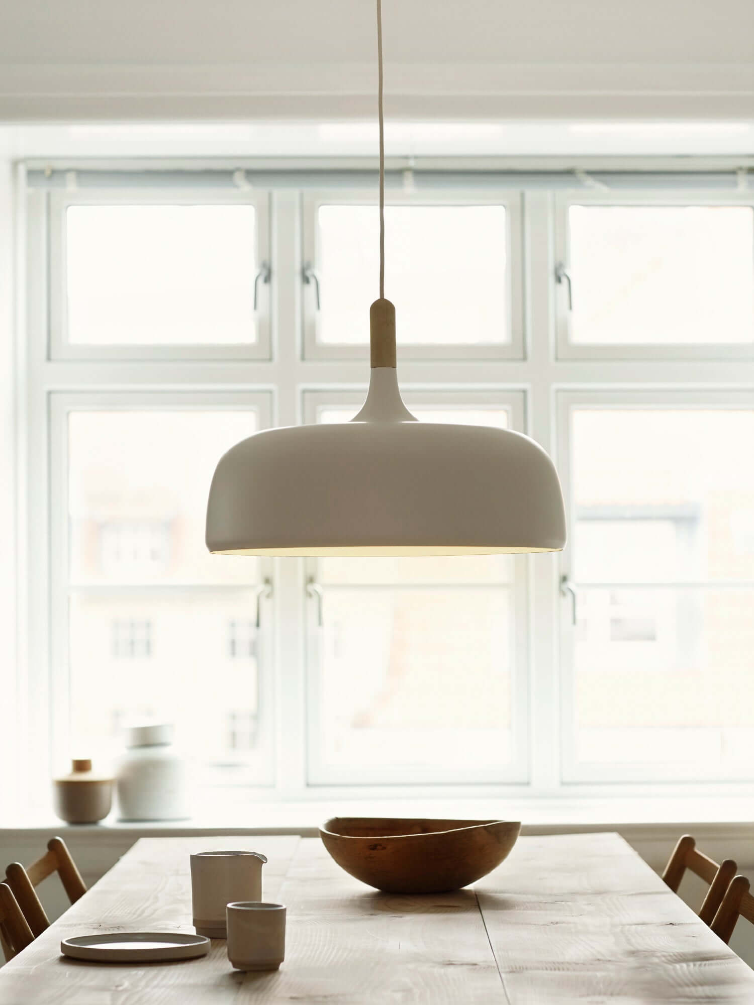 Lustra Pendelleuchte Weiß Schirm Holz-Letslighting