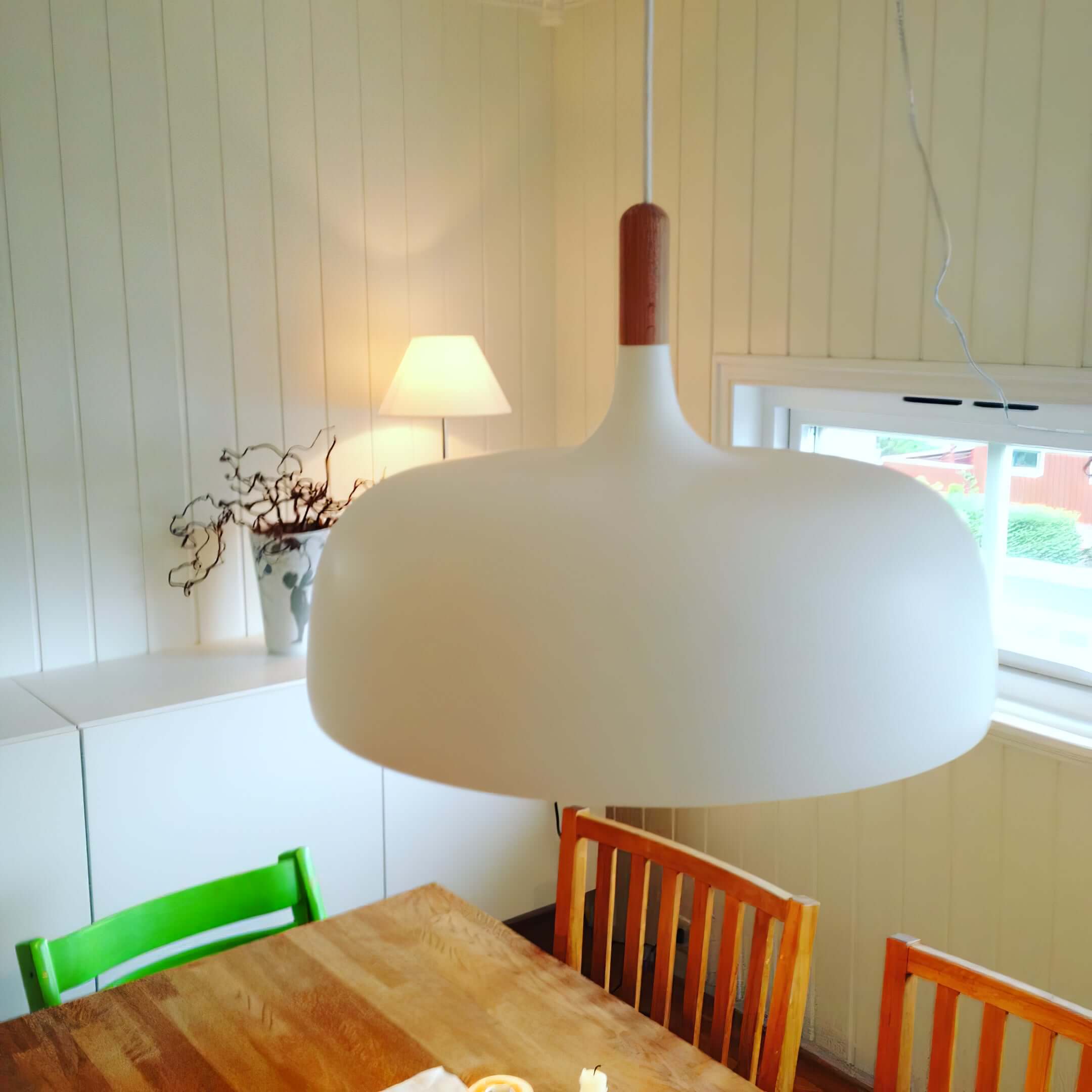 Lustra Pendelleuchte Weiß Schirm Holz-Letslighting