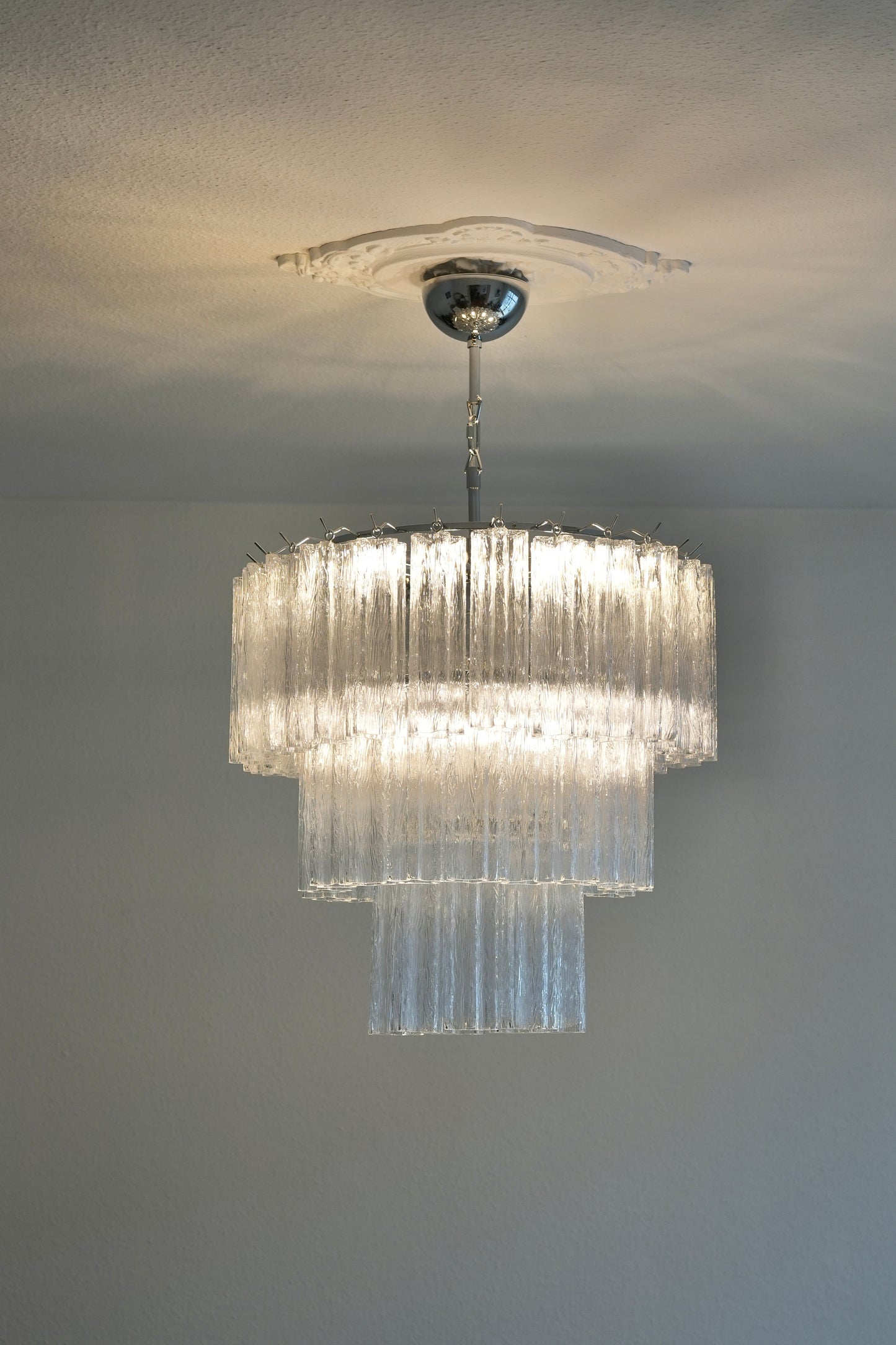 Aurora Chandelier White Layered Tube - Blowlighting