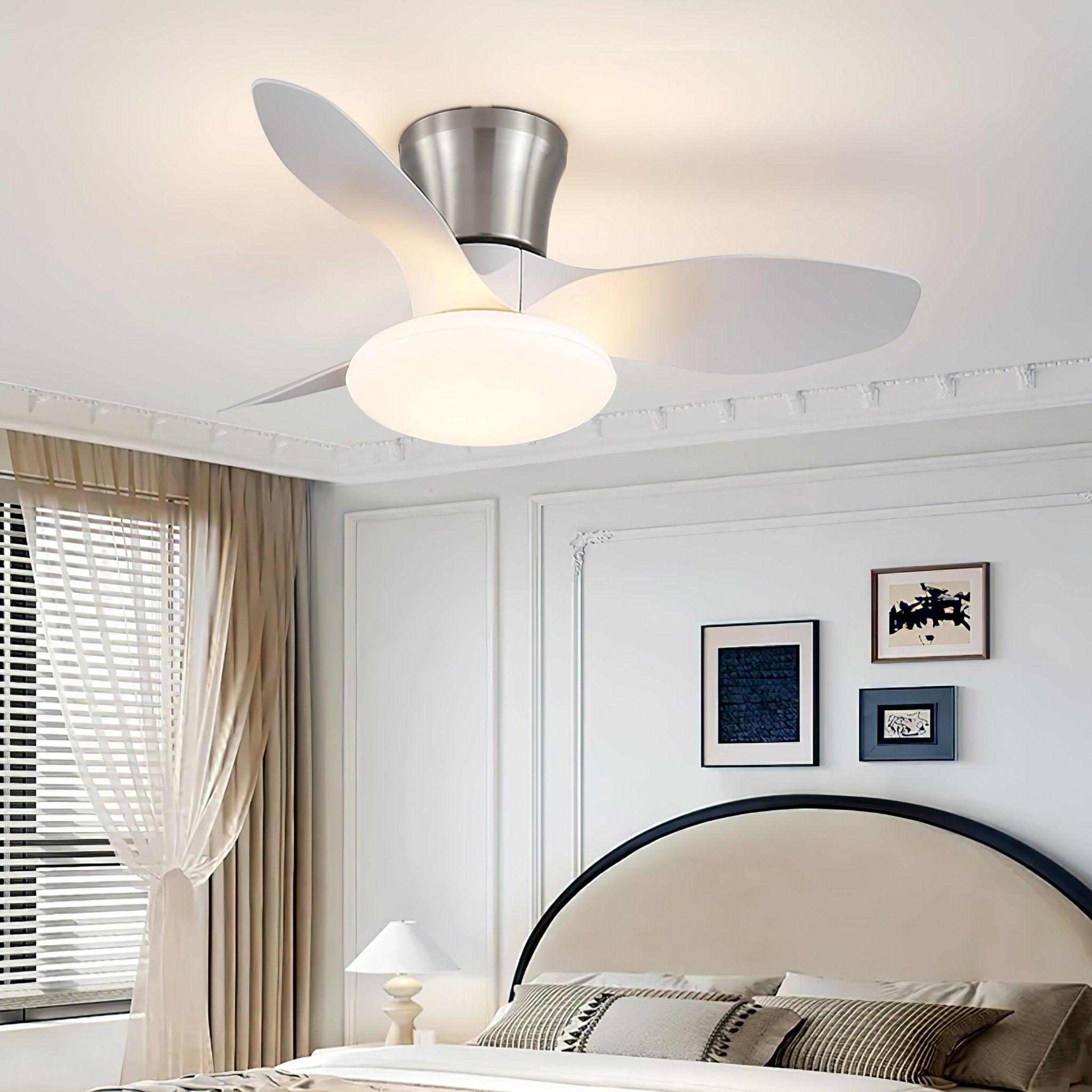 Velora Moderner Deckenventilator aus Holz mit Beleuchtung, zeigt 6-stufige Steuerung