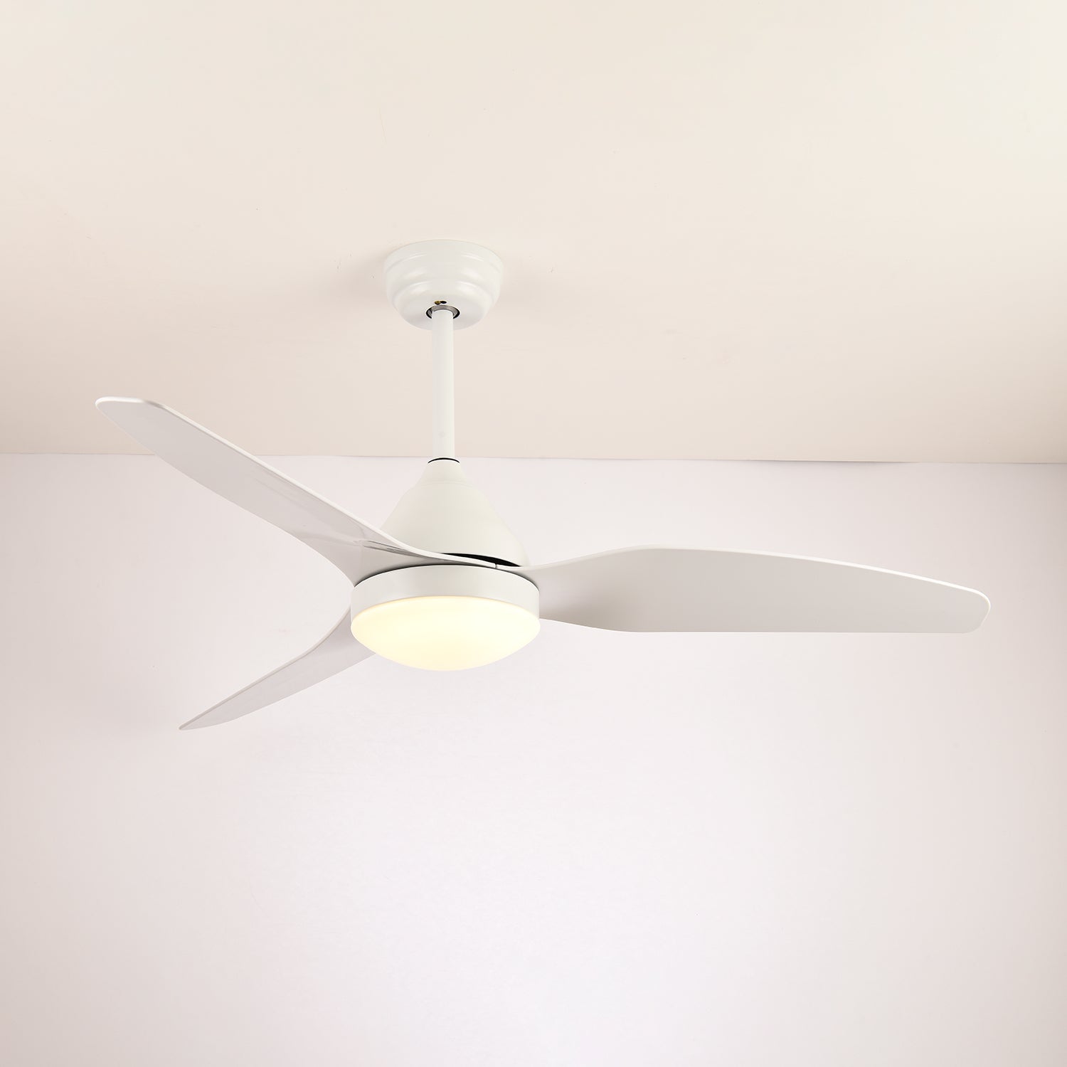 Fia Moderner Holzdeckenventilator mit Licht