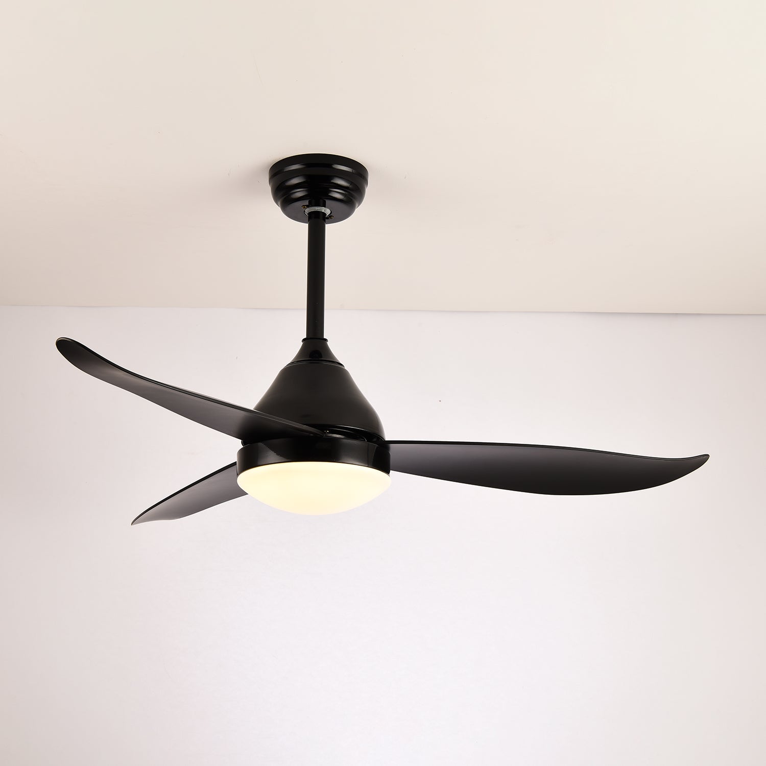 Fia Moderner Holzdeckenventilator mit Licht