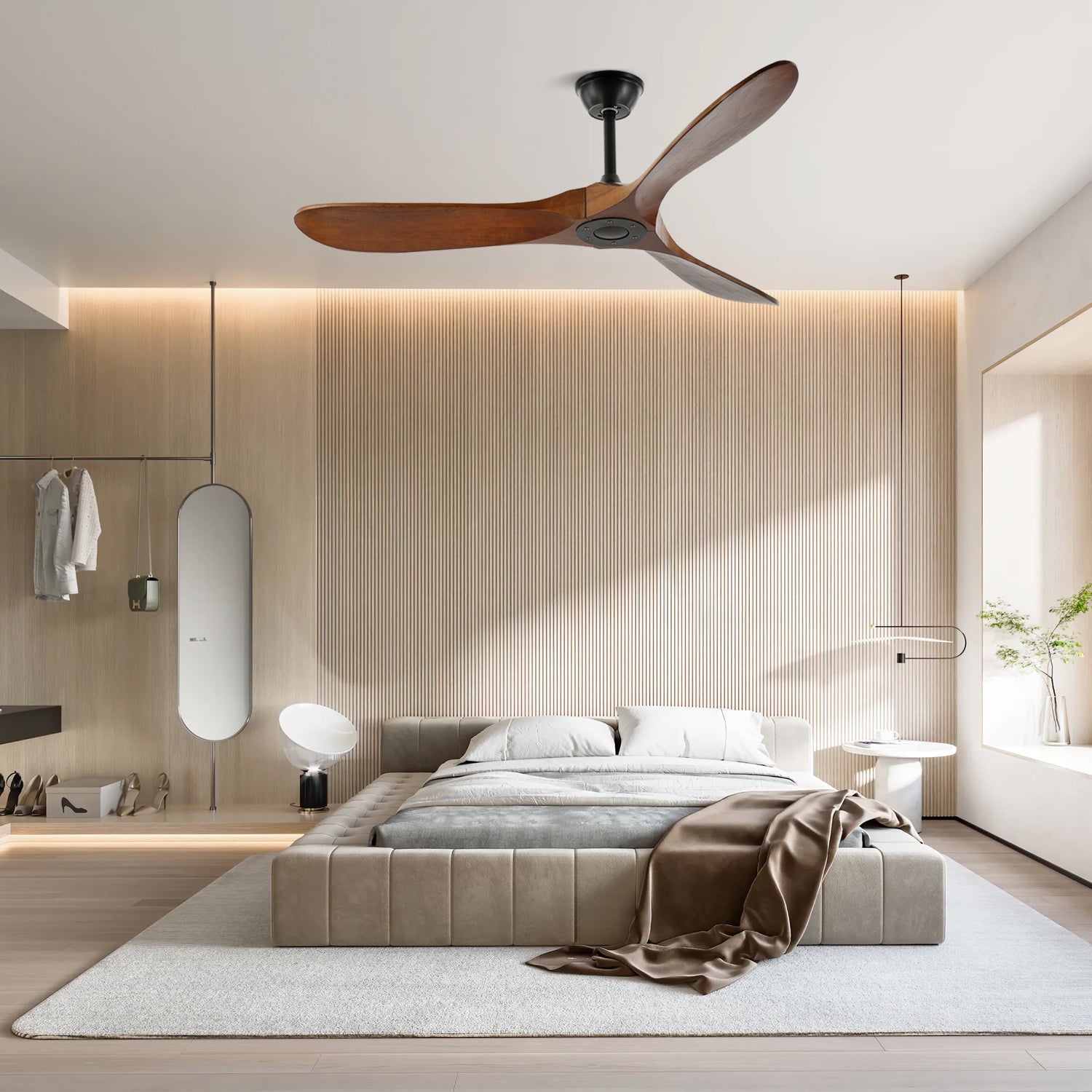 Detaillierte Ansicht des Metallrahmens des Aviona Deckenventilators.