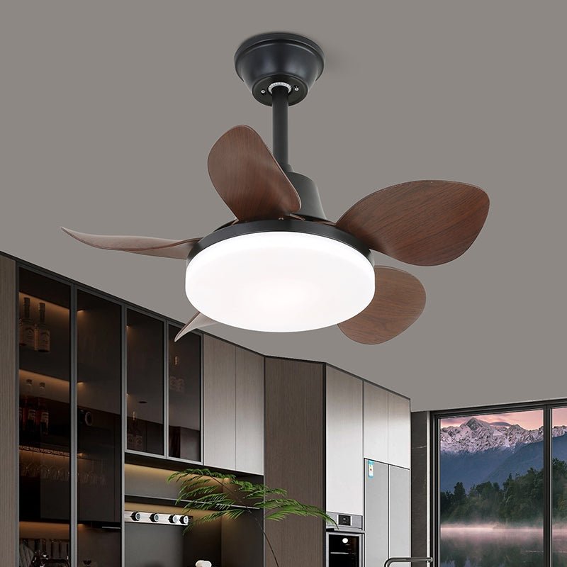 Nahaufnahme der Holzflügel der Aurefan Deckenventilatorleuchte