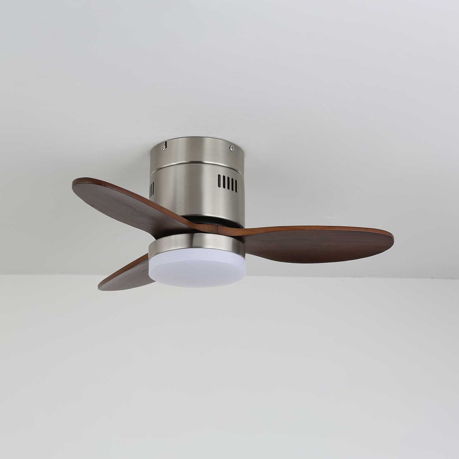 Blick von oben auf den Eris Minimalistischen Holz-Deckenventilator mit Beleuchtung