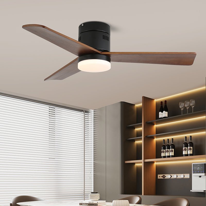 Eris Minimalistischer Holz-Deckenventilator mit Beleuchtung und seiner Handfernbedienung