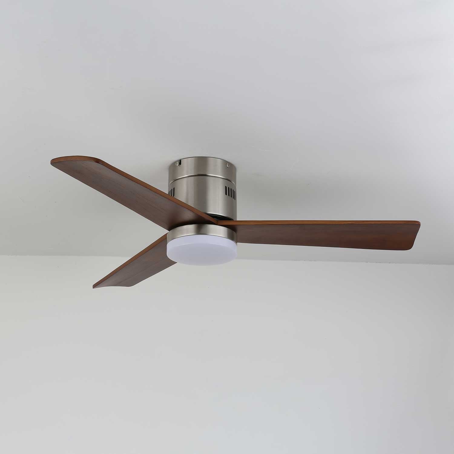 Diagramm zur festverdrahteten Installation des Eris Deckenventilators mit Beleuchtung