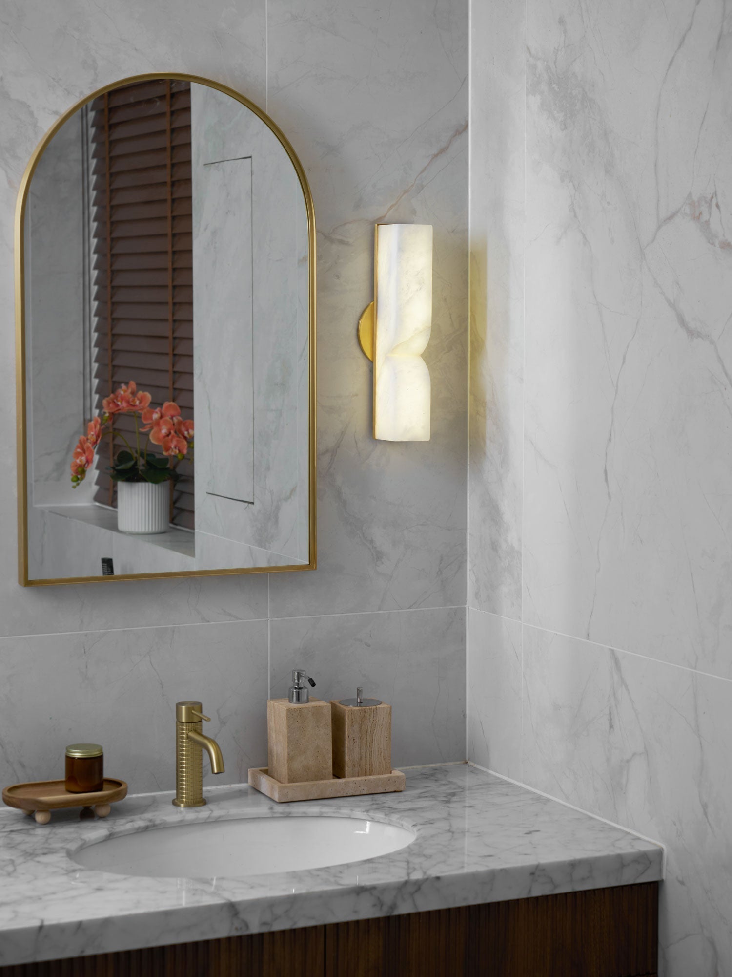 Lunaris Alabaster Rectangular Wall Lamp - Neutralighting