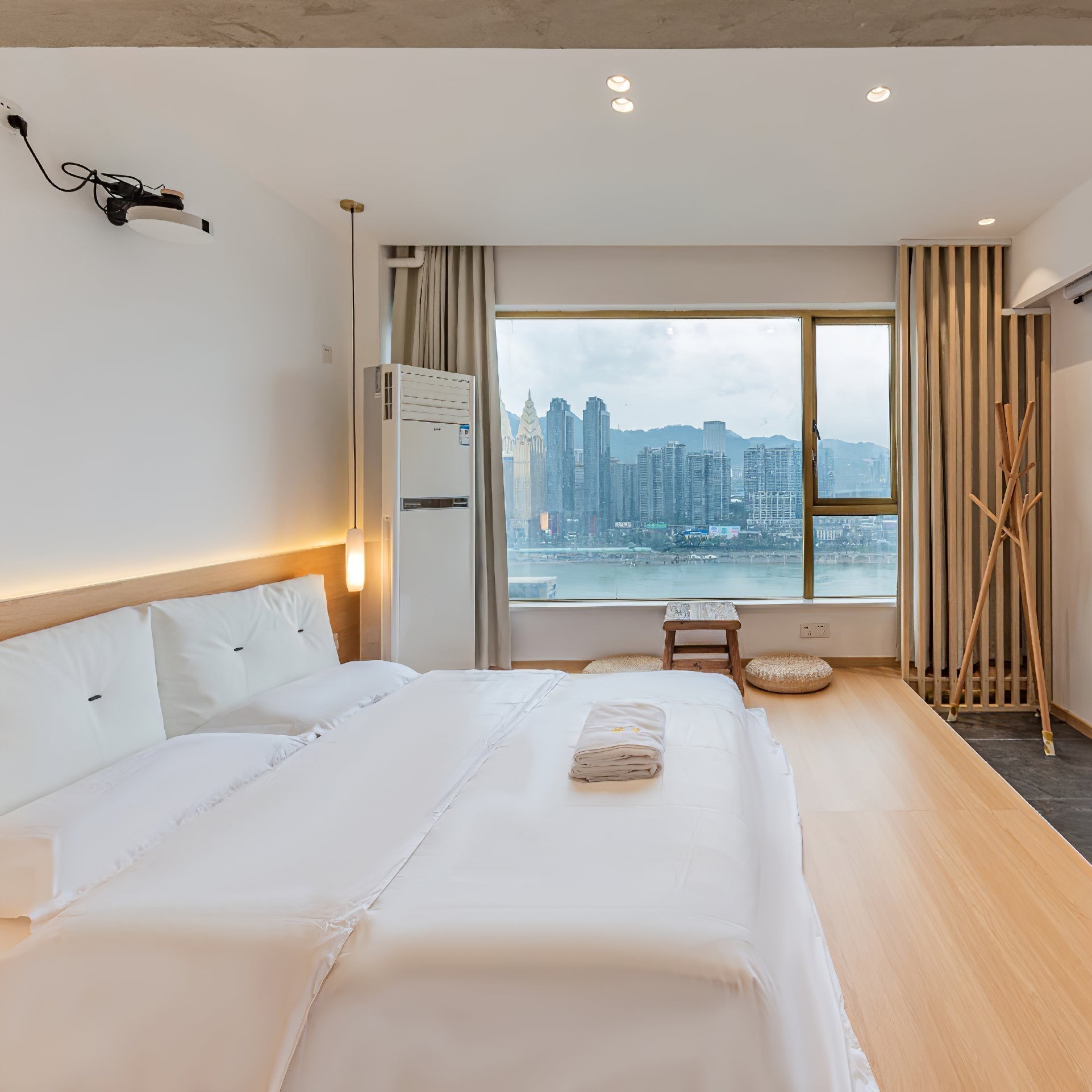 Kvennuvye Flute Modern Minimalist Metal Pendant Light - Letslighting