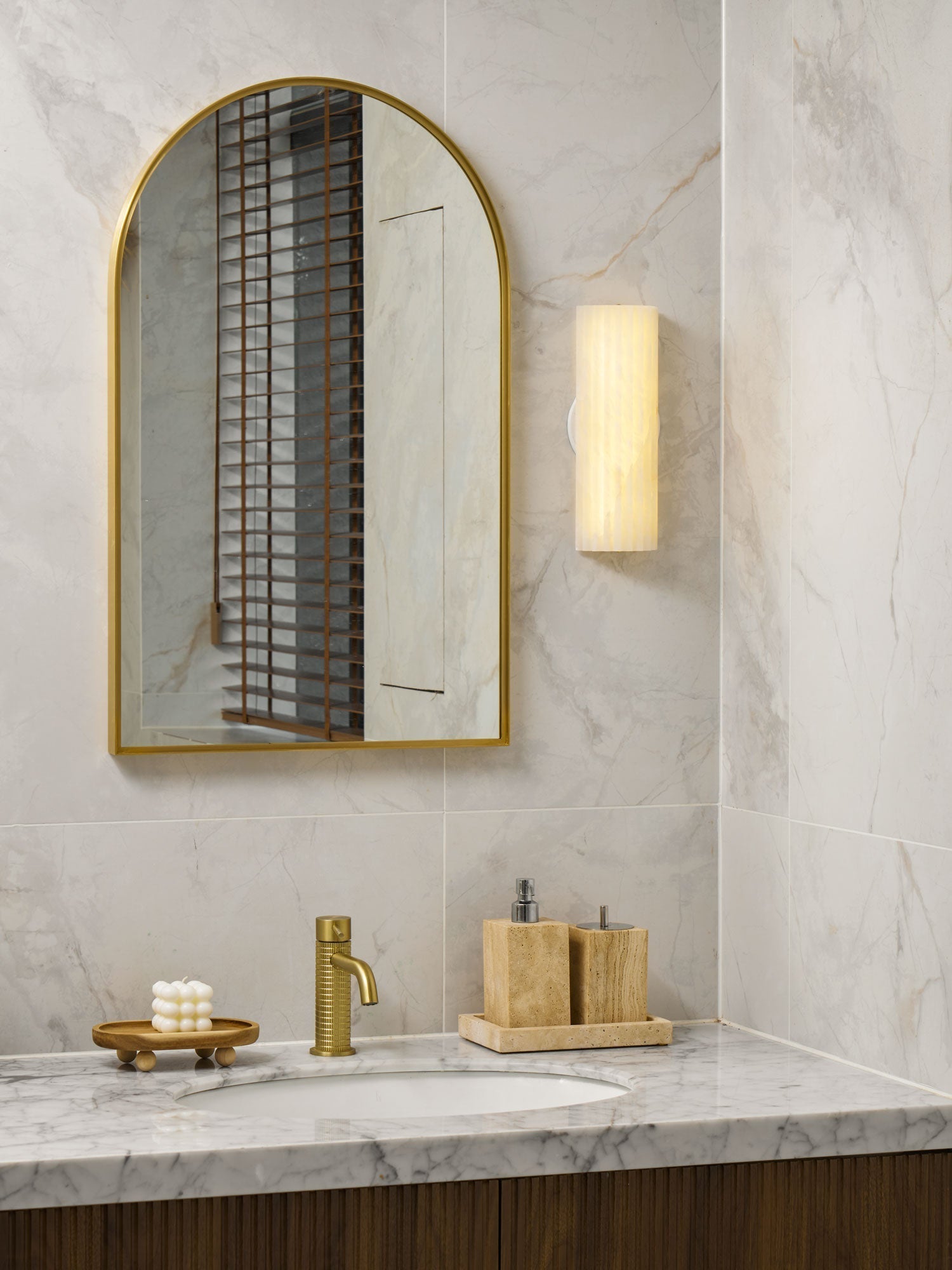 Orcarion Alabaster Wall Lamp - Neutralighting