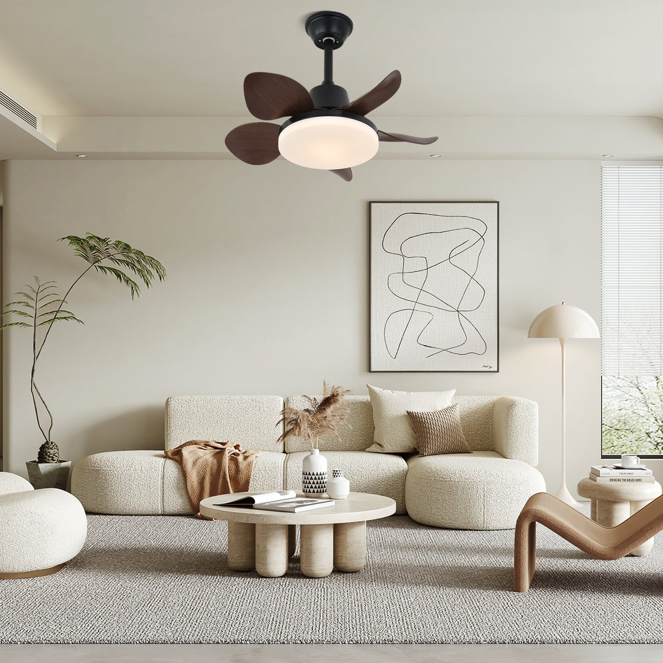 Detail der ABS-Flügel und des Metallrahmens des Veyra Deckenventilators mit Licht