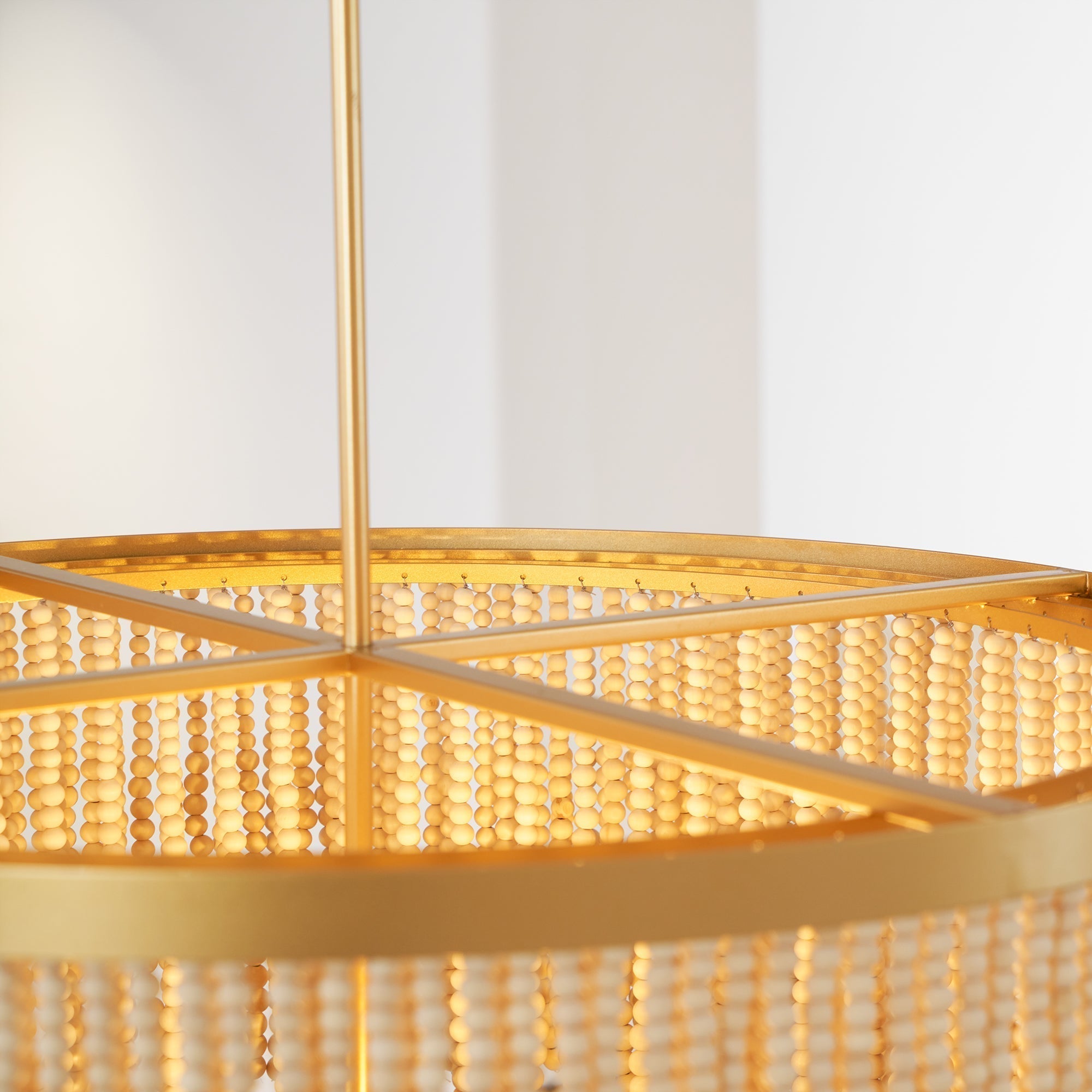 Odette Kronleuchter aus Holz und Kokosnussperlen-Letslighting