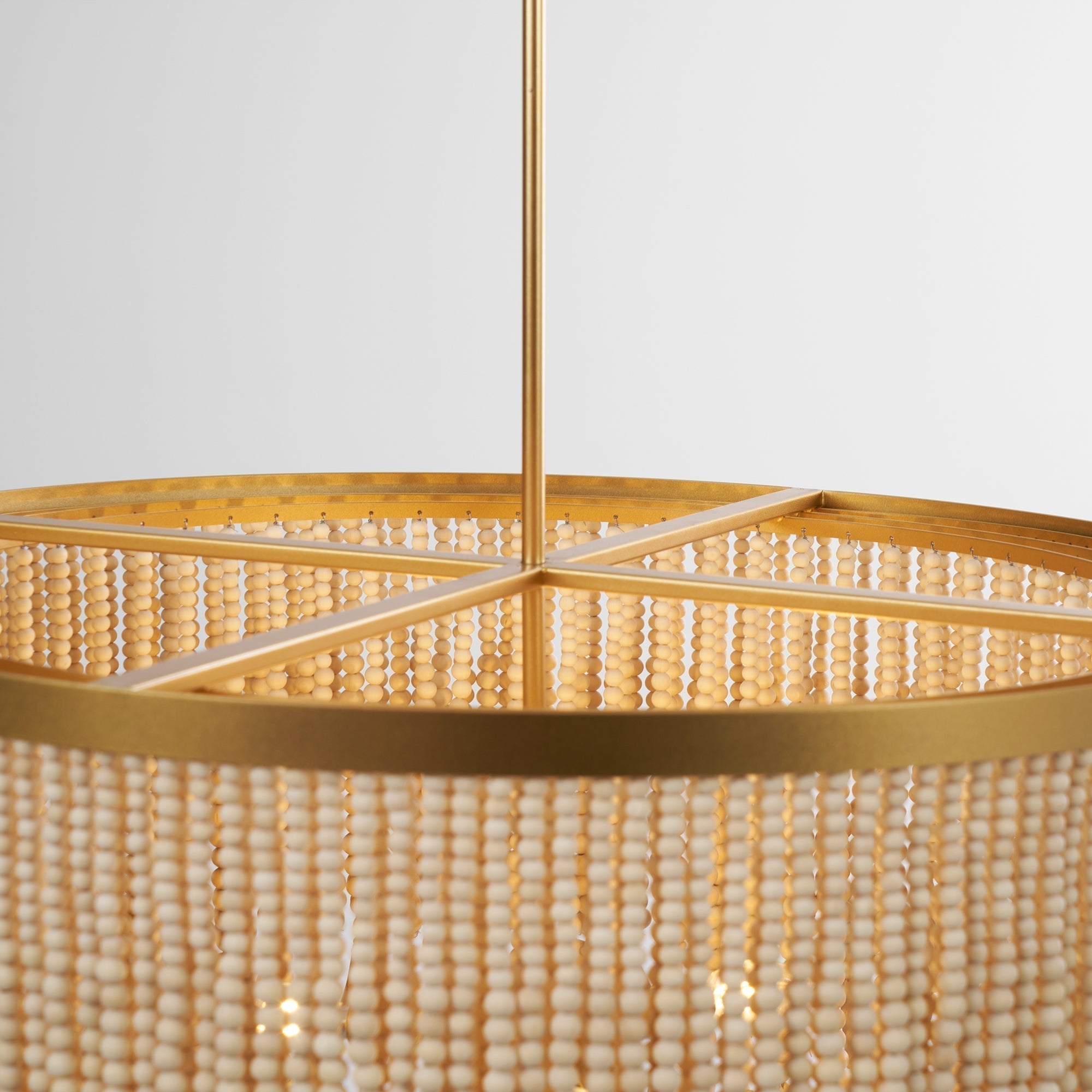 Odette Kronleuchter aus Holz und Kokosnussperlen-Letslighting