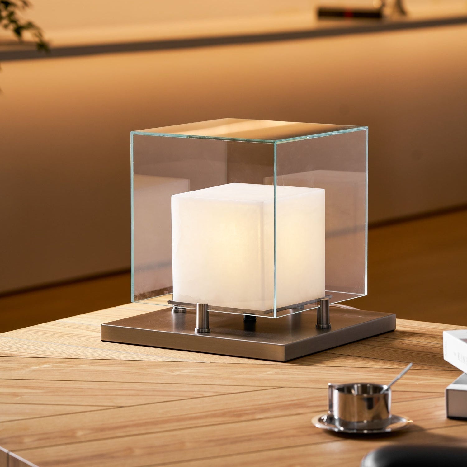 Cubo Alabaster Table Lamp - Neutralighting
