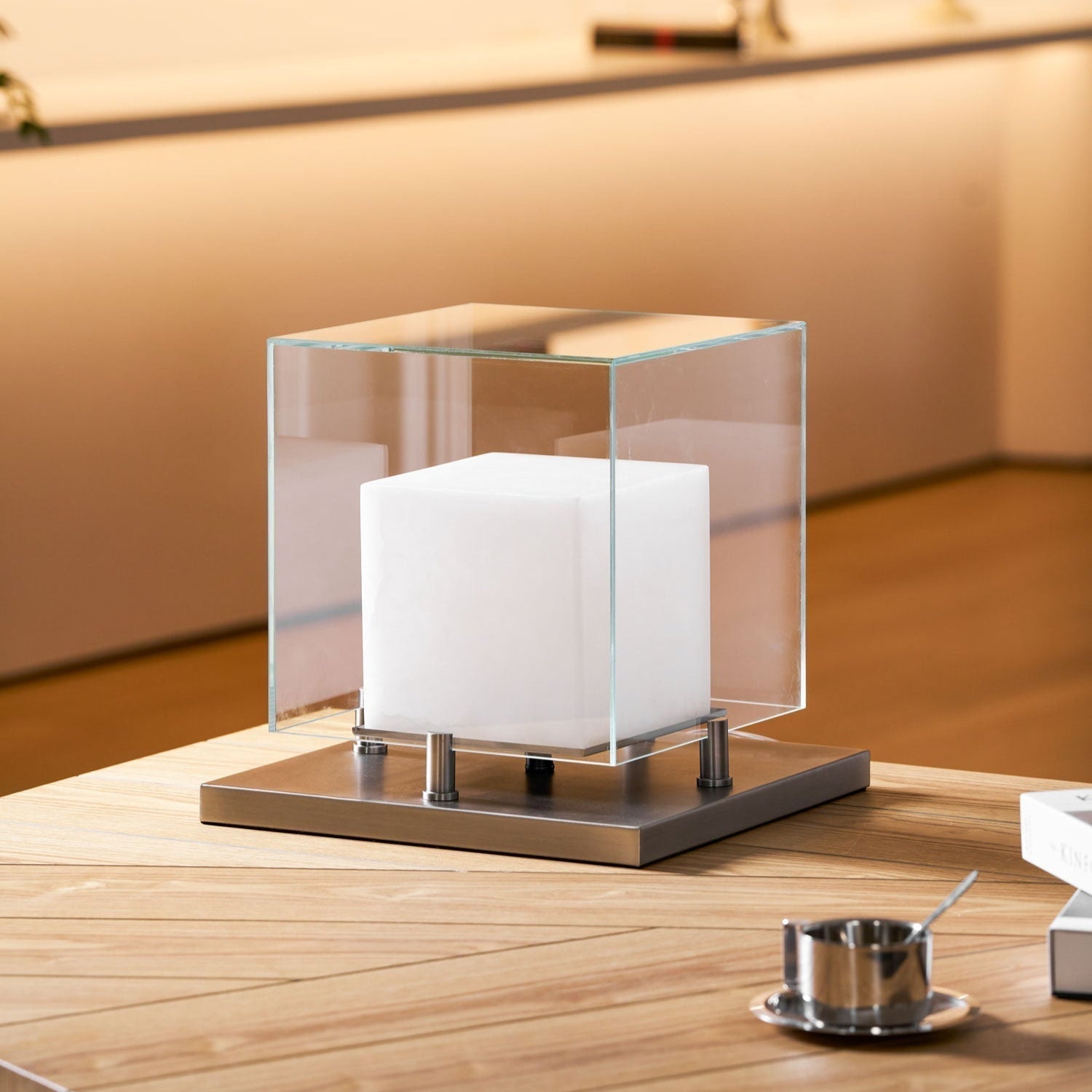 Cubo Alabaster Table Lamp - Neutralighting