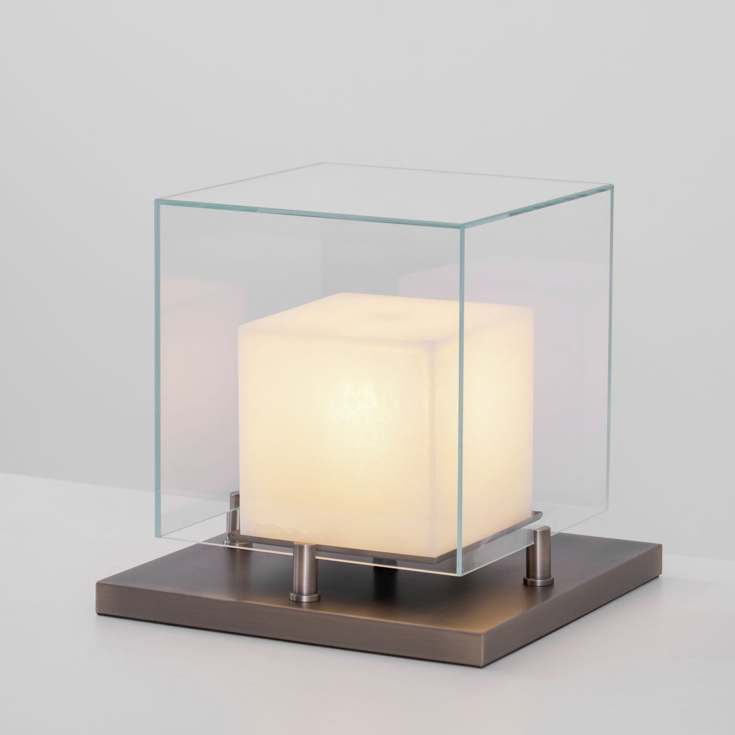 Cubo Alabaster Table Lamp - Neutralighting