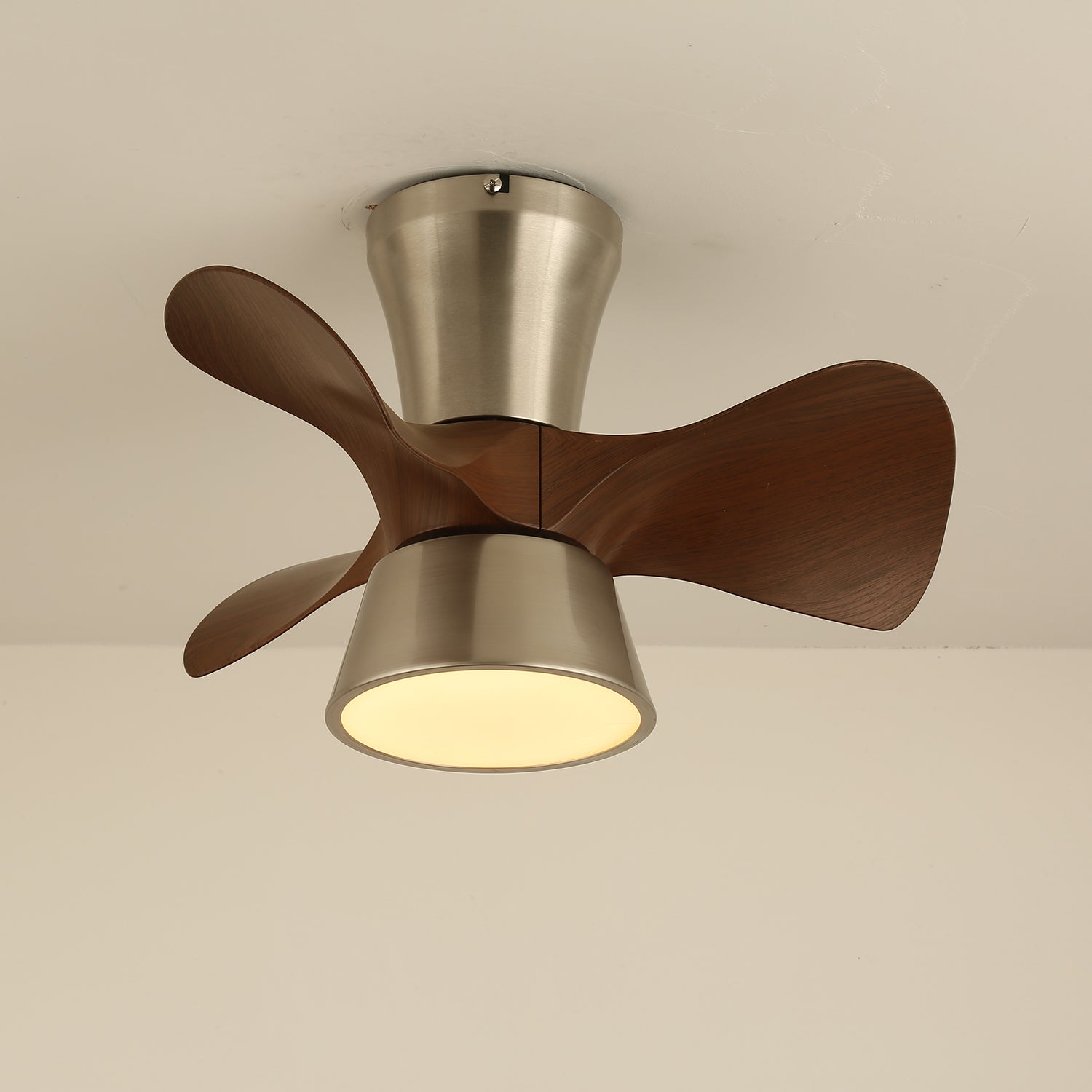 Nera Moderner Holz-Deckenventilator mit Beleuchtung, im Schlafzimmer