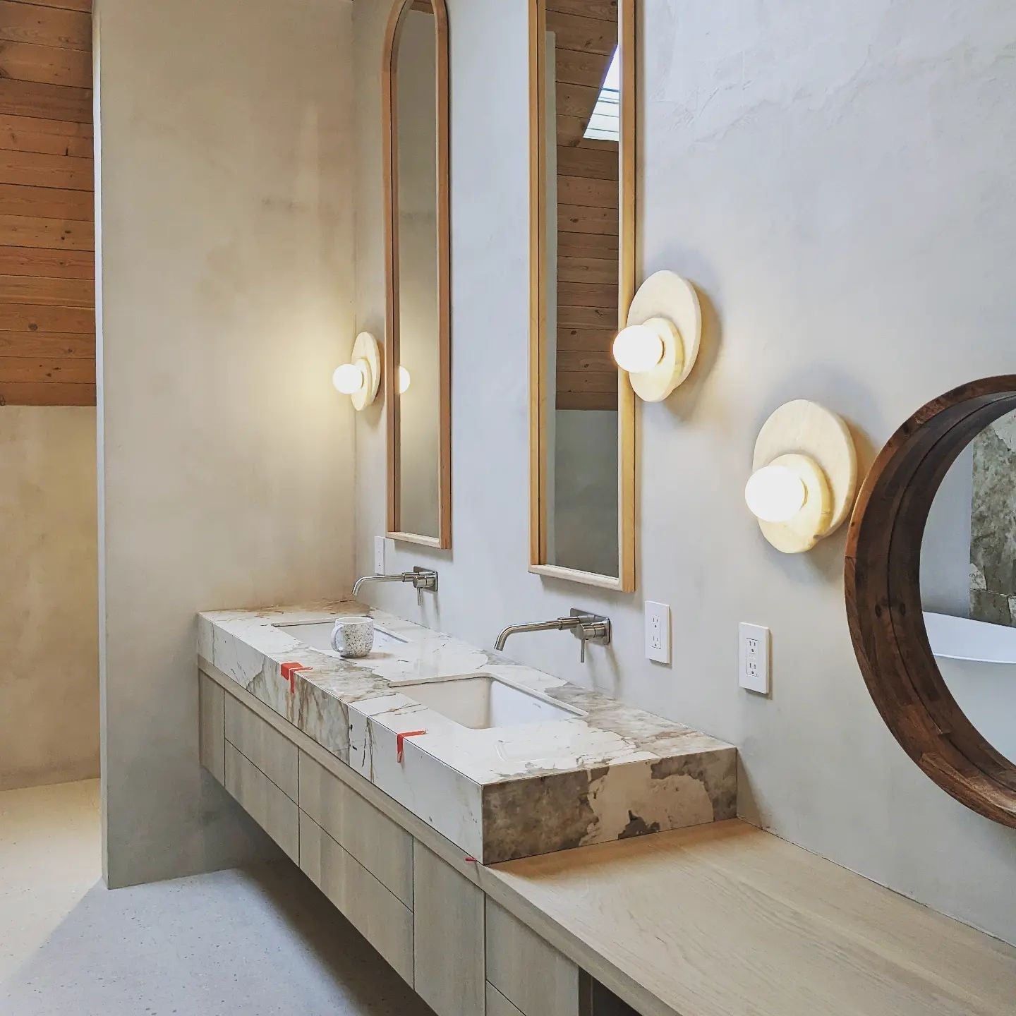 Alorarae Organic Alabaster Wall Light - Neutralighting