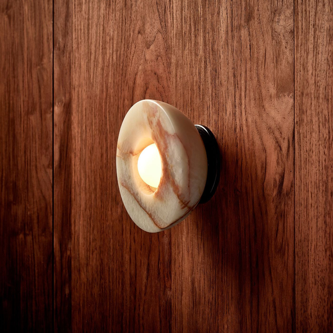 Ildvuvyo Surface Modern Minimalist Glass Metal Sconce Wall Lamp - Letslighting