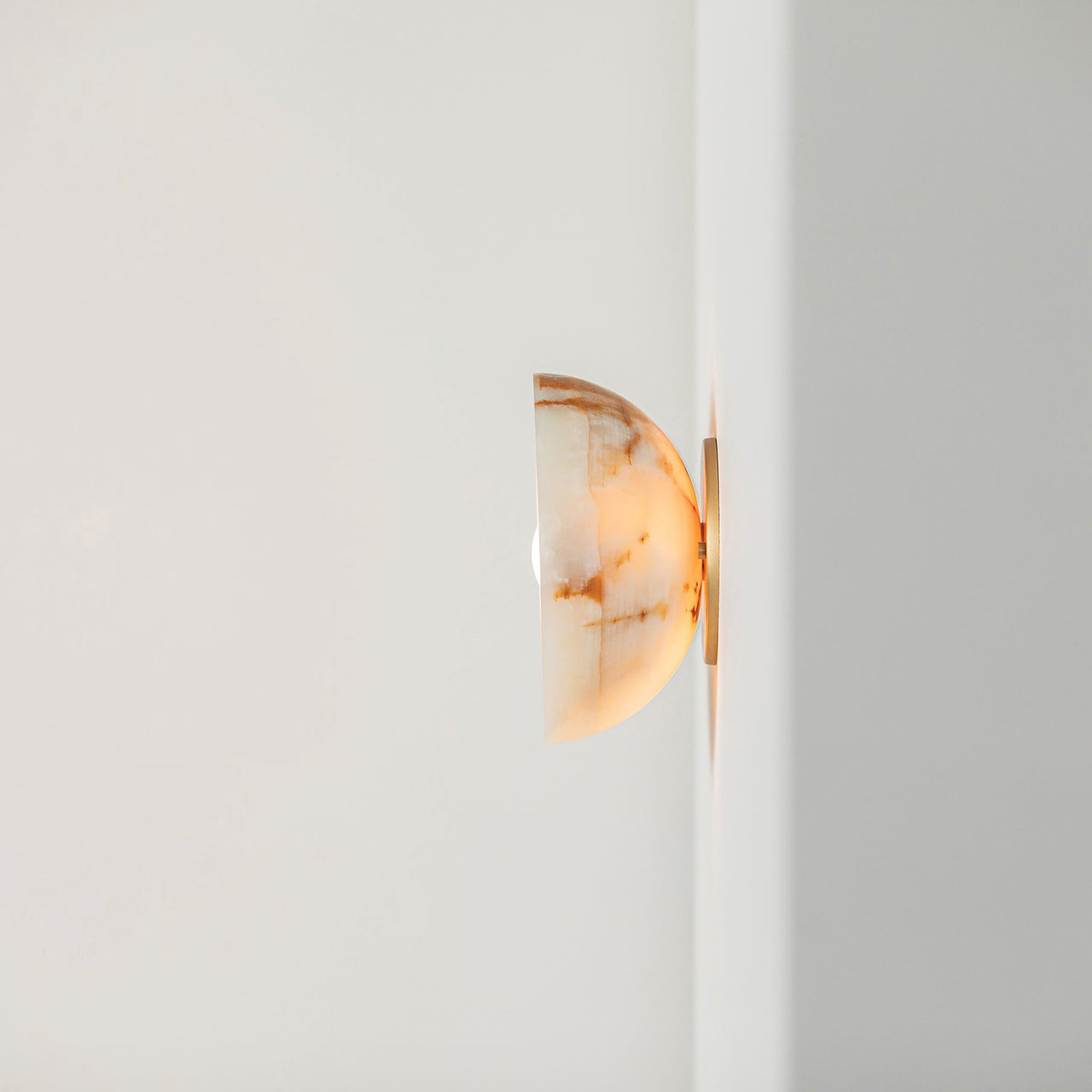 Ildvuvyo Surface Modern Minimalist Glass Metal Sconce Wall Lamp - Letslighting