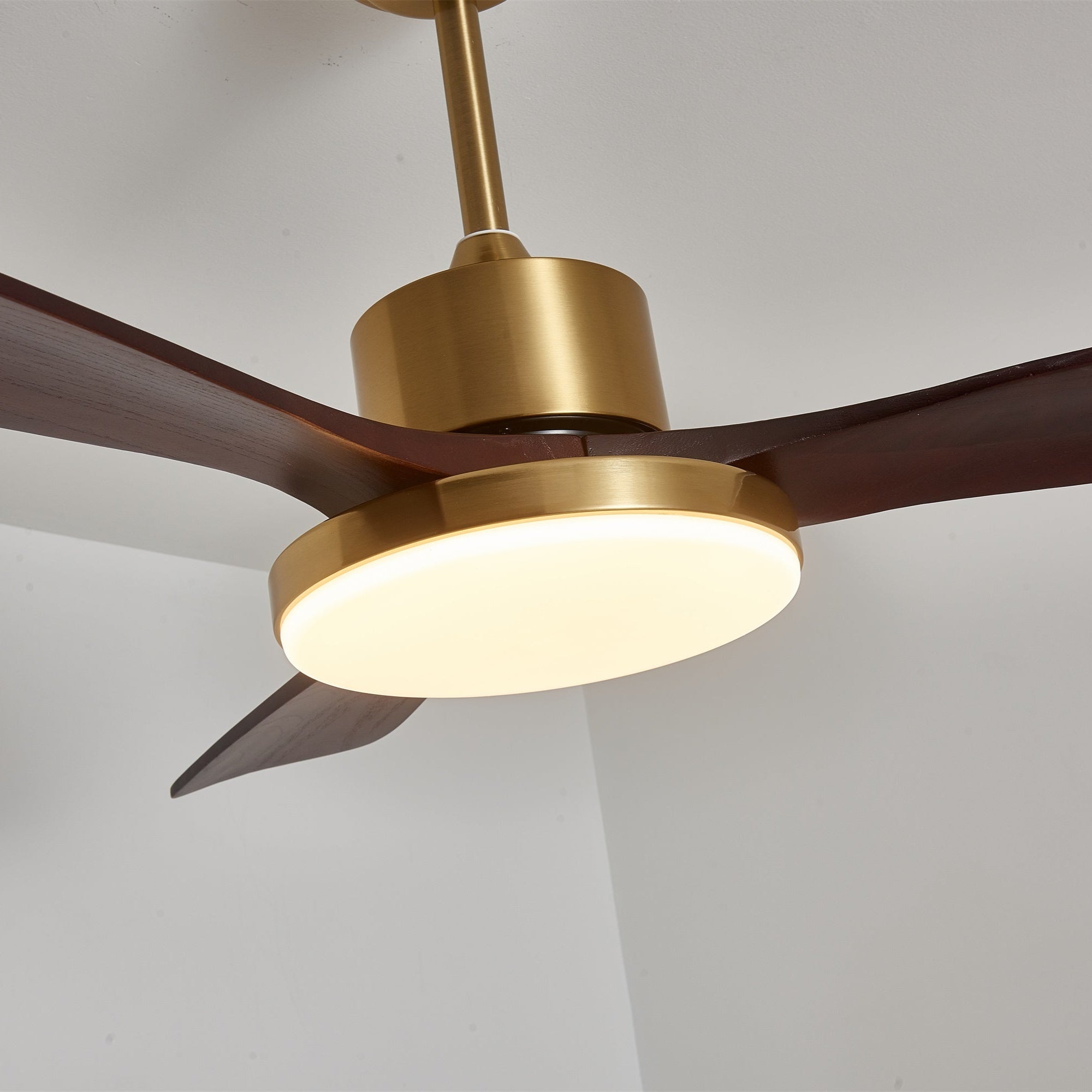 Abmessungen des Xen Modernen Deckenventilators mit Holz und Licht (Ø 132cm)