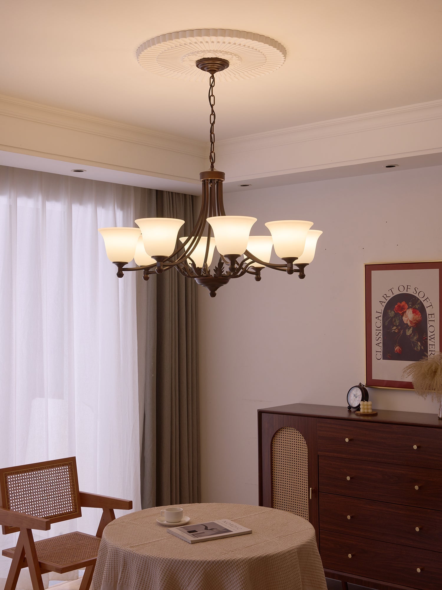 Elorira Traditioneller Eleganter Kronleuchter aus Bloom-Glas-Letslighting