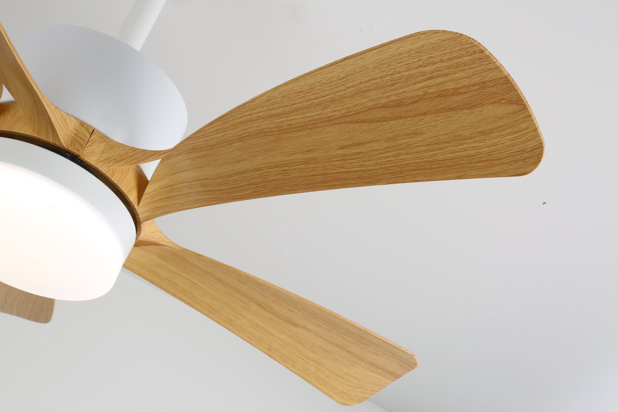 Draufsicht auf den modernen Sylven Deckenventilator