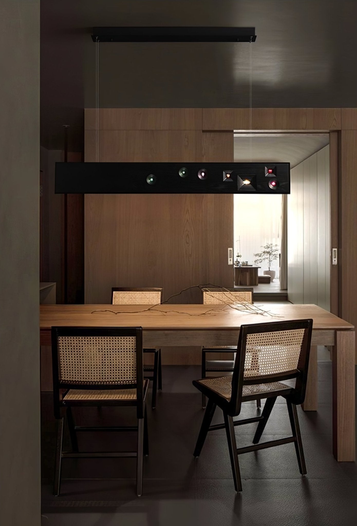 Lustra Lineare Pendelleuchte aus Holz mit Edelsteinen-Letslighting