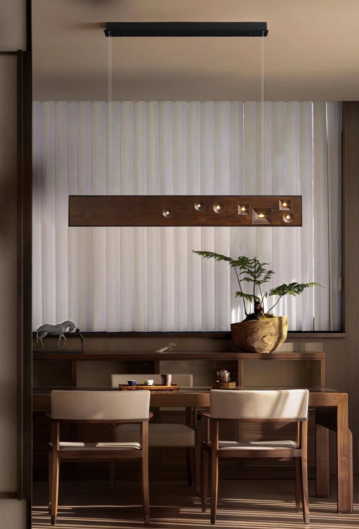 Lustra Lineare Pendelleuchte aus Holz mit Edelsteinen-Letslighting
