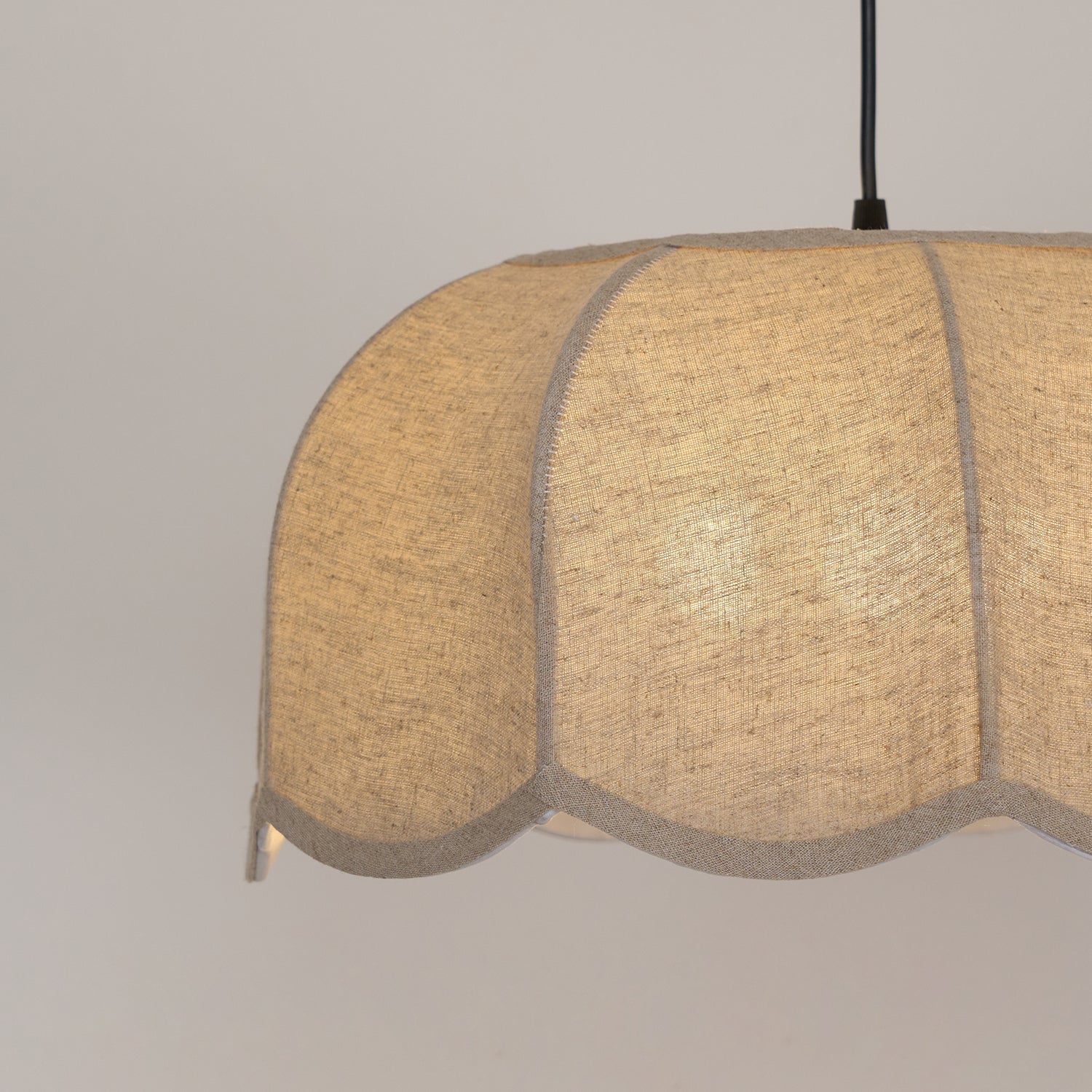 Sora Pendelleuchte mit Bananenblatt-Design
