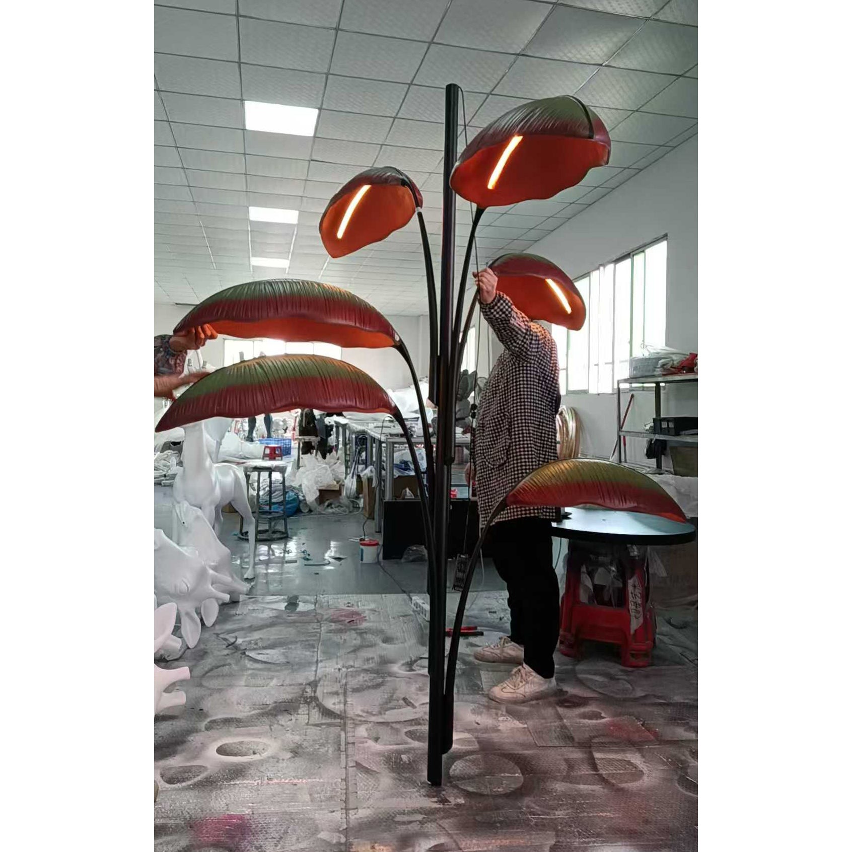 Rauduvyu Kronleuchter in Blattschwarz-Letslighting