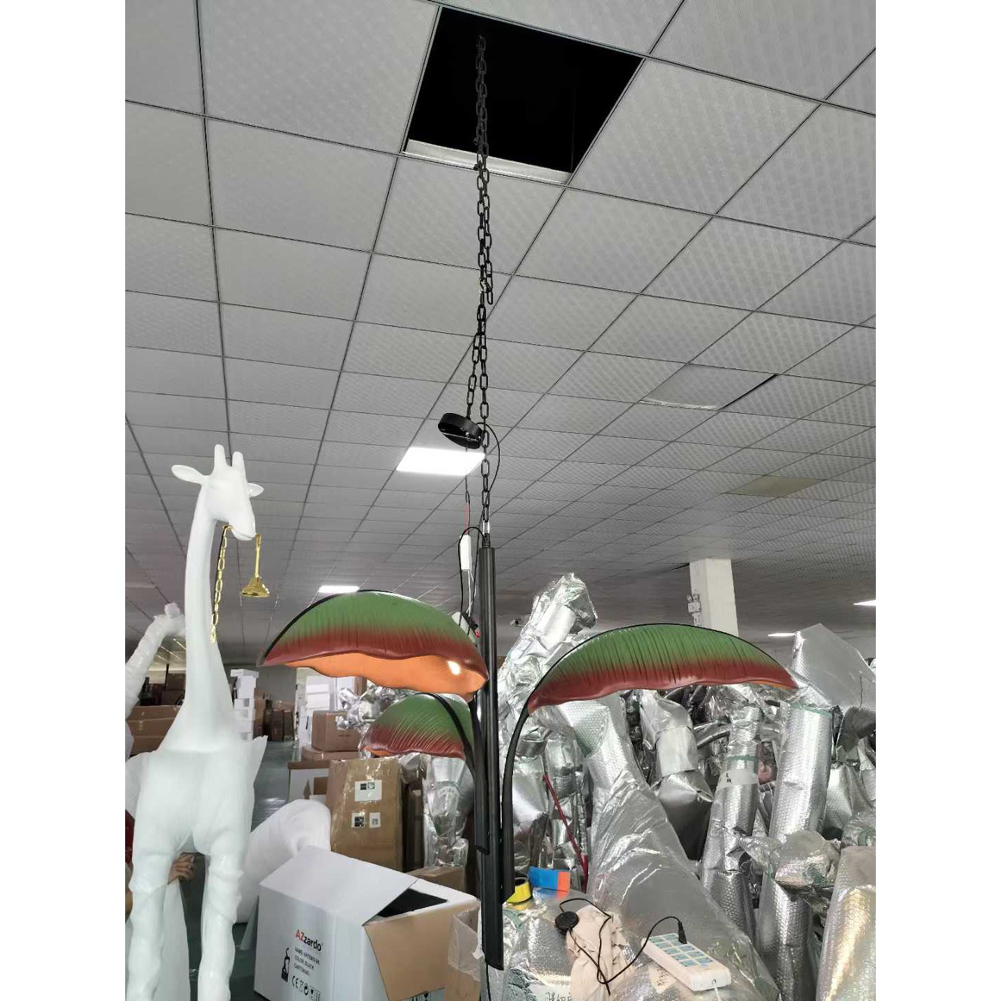 Rauduvyu Kronleuchter in Blattschwarz-Letslighting