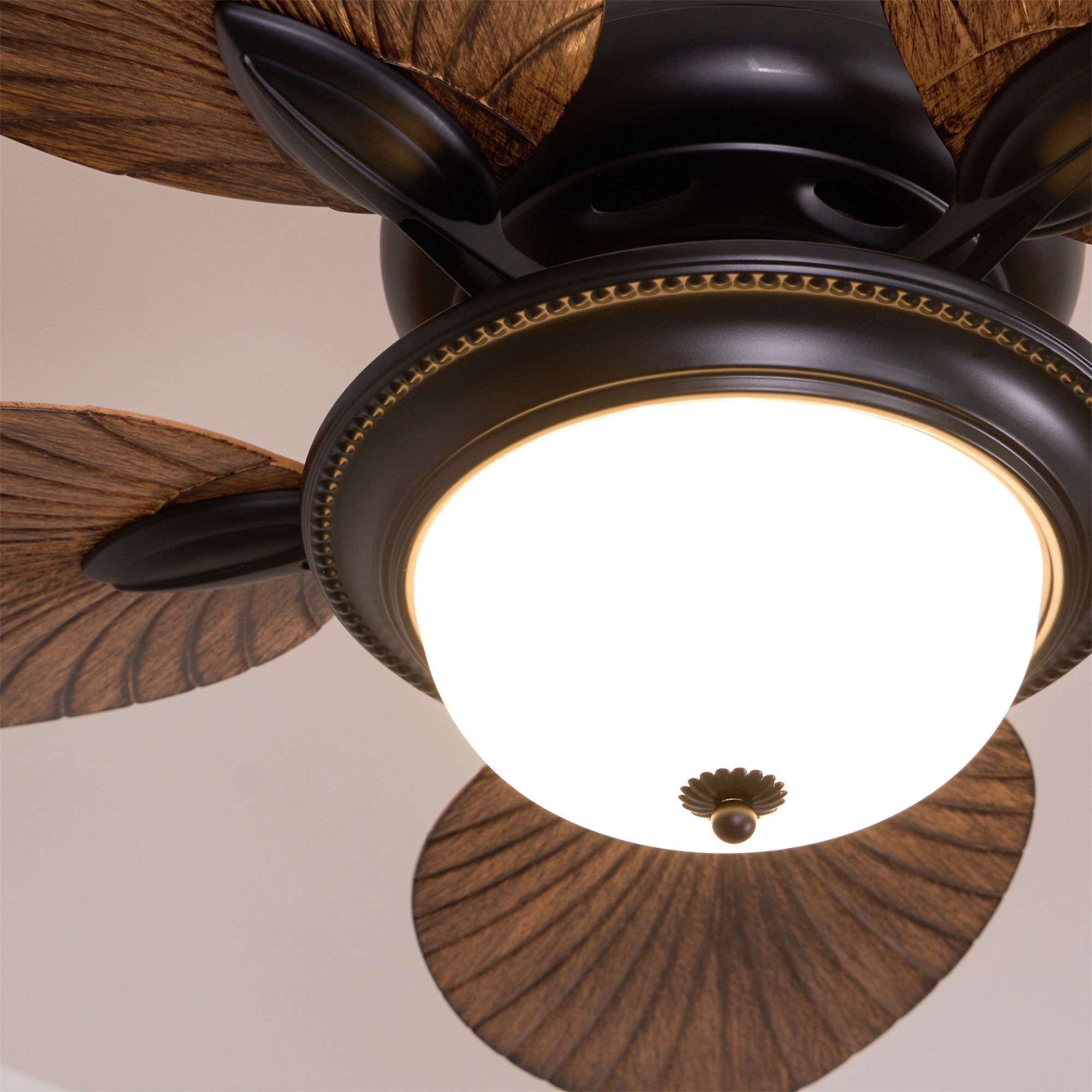 Virel Deckenventilatorleuchte im tropischen Holzdesign, Gesamtansicht