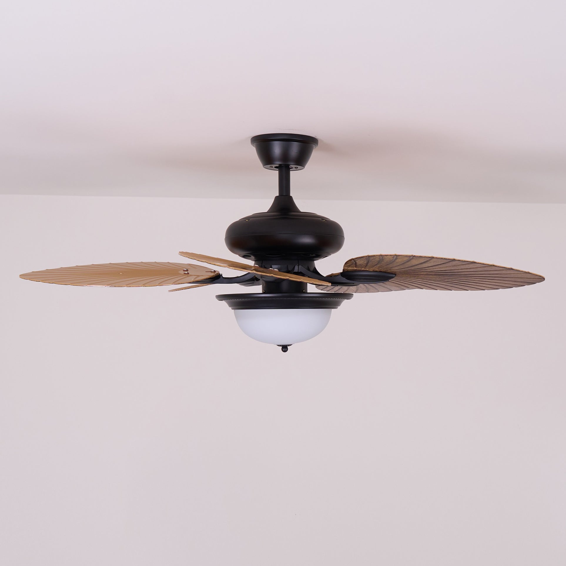Virel Deckenventilatorleuchte im tropischen Holzdesign, Draufsicht
