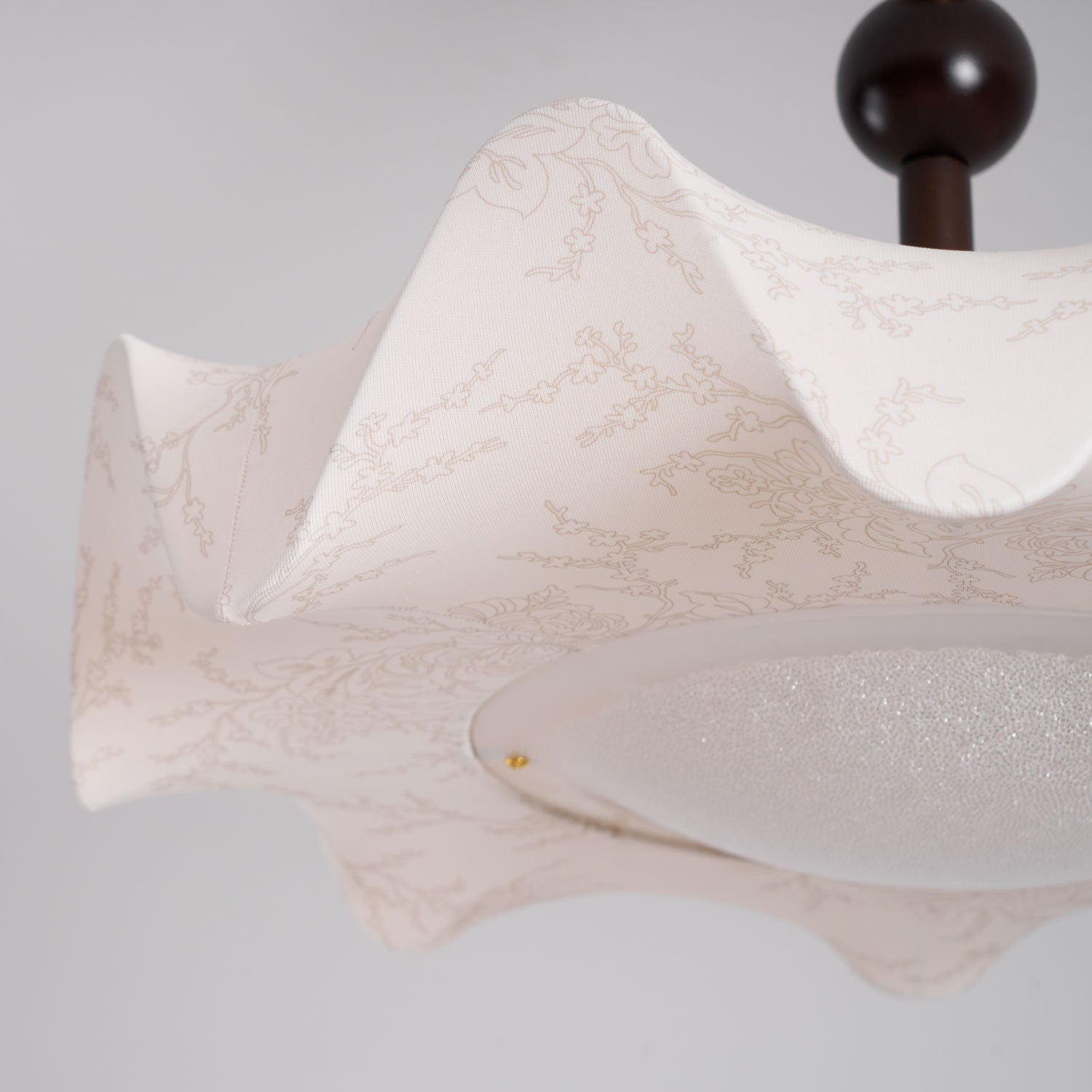 Avlorus Traditionelle Eleganz Deckenleuchte aus Holz und Stoff-Letslighting