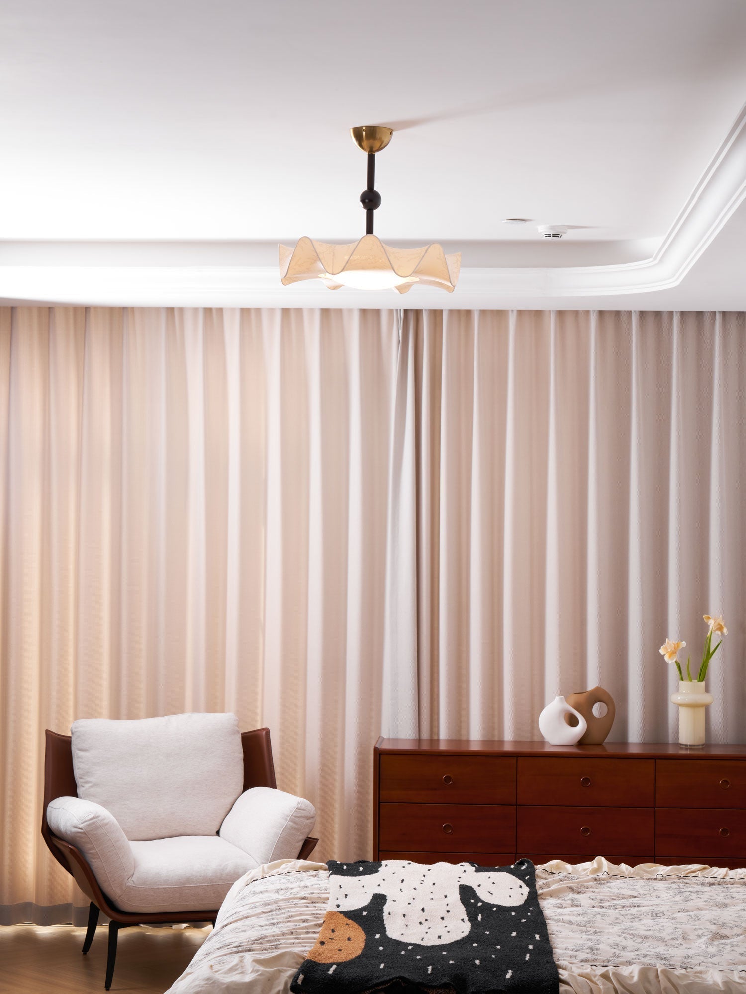Avlorus Traditionelle Eleganz Deckenleuchte aus Holz und Stoff-Letslighting