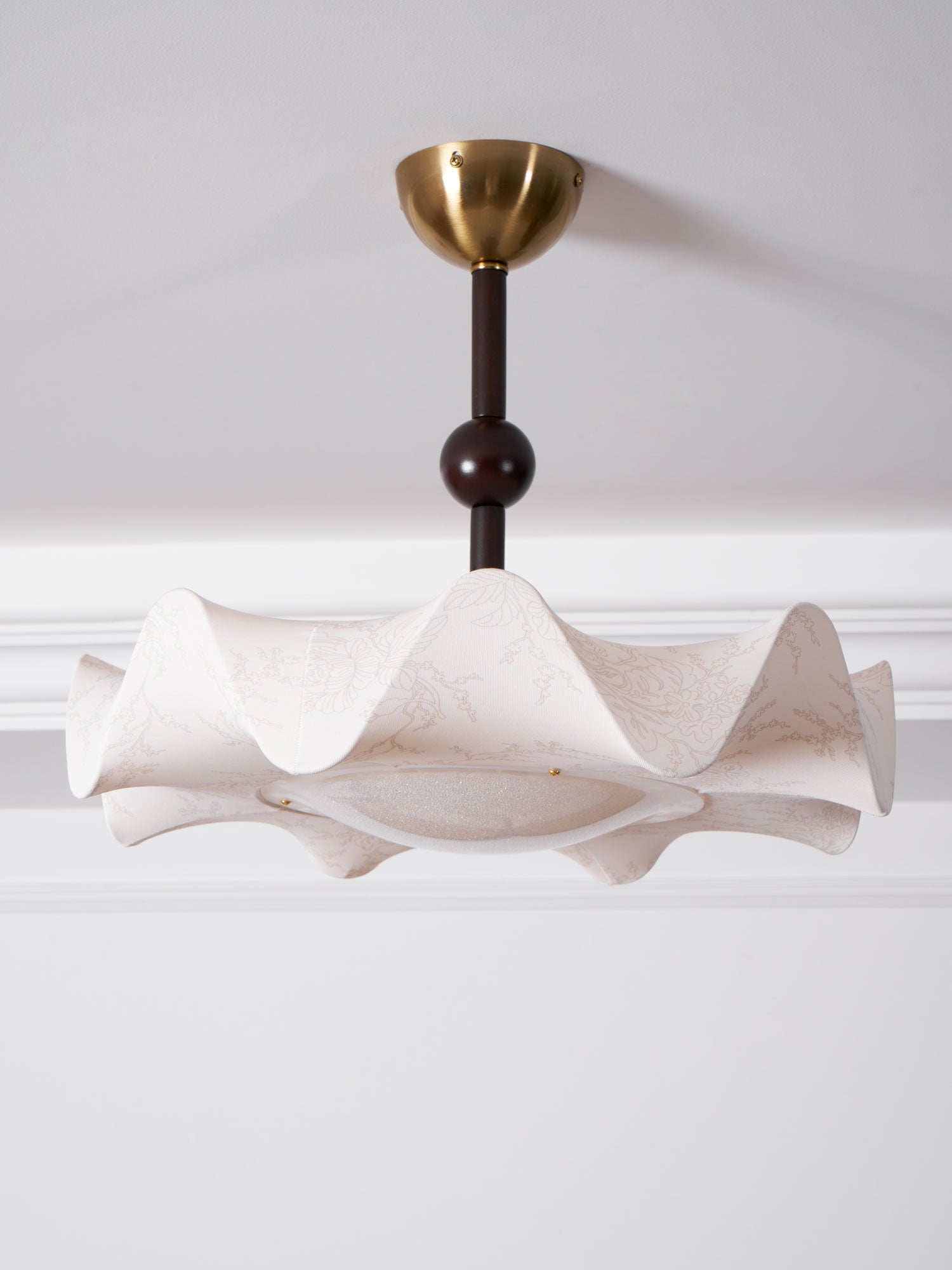 Avlorus Traditionelle Eleganz Deckenleuchte aus Holz und Stoff-Letslighting