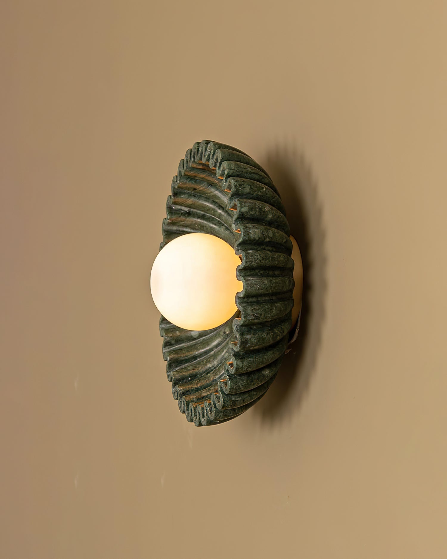 Wandleuchte Keramik Glas Dunkelgrün Weiß Schwarz Beige Skulptural-Letslighting