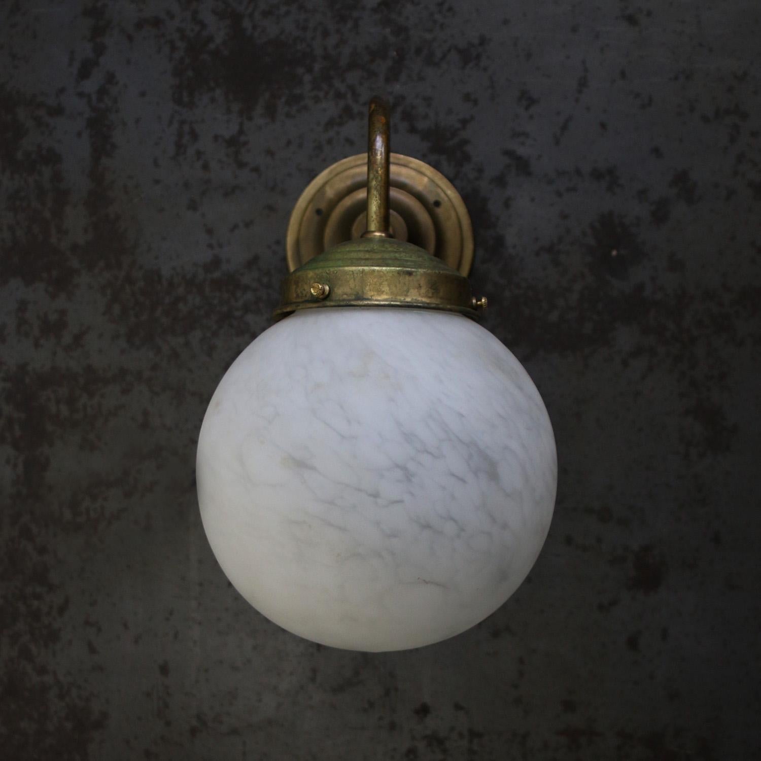 Rauduvyd Modern Minimalist Alabaster Metal Wall Lamp - Letslighting