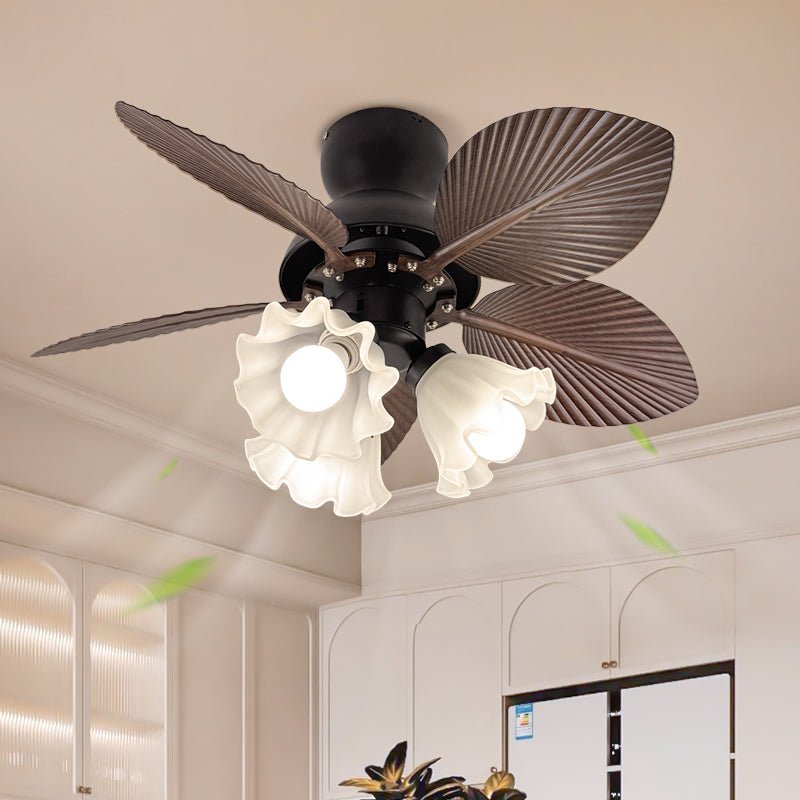 Detailansicht des Motors des Qers Deckenventilators mit Beleuchtung