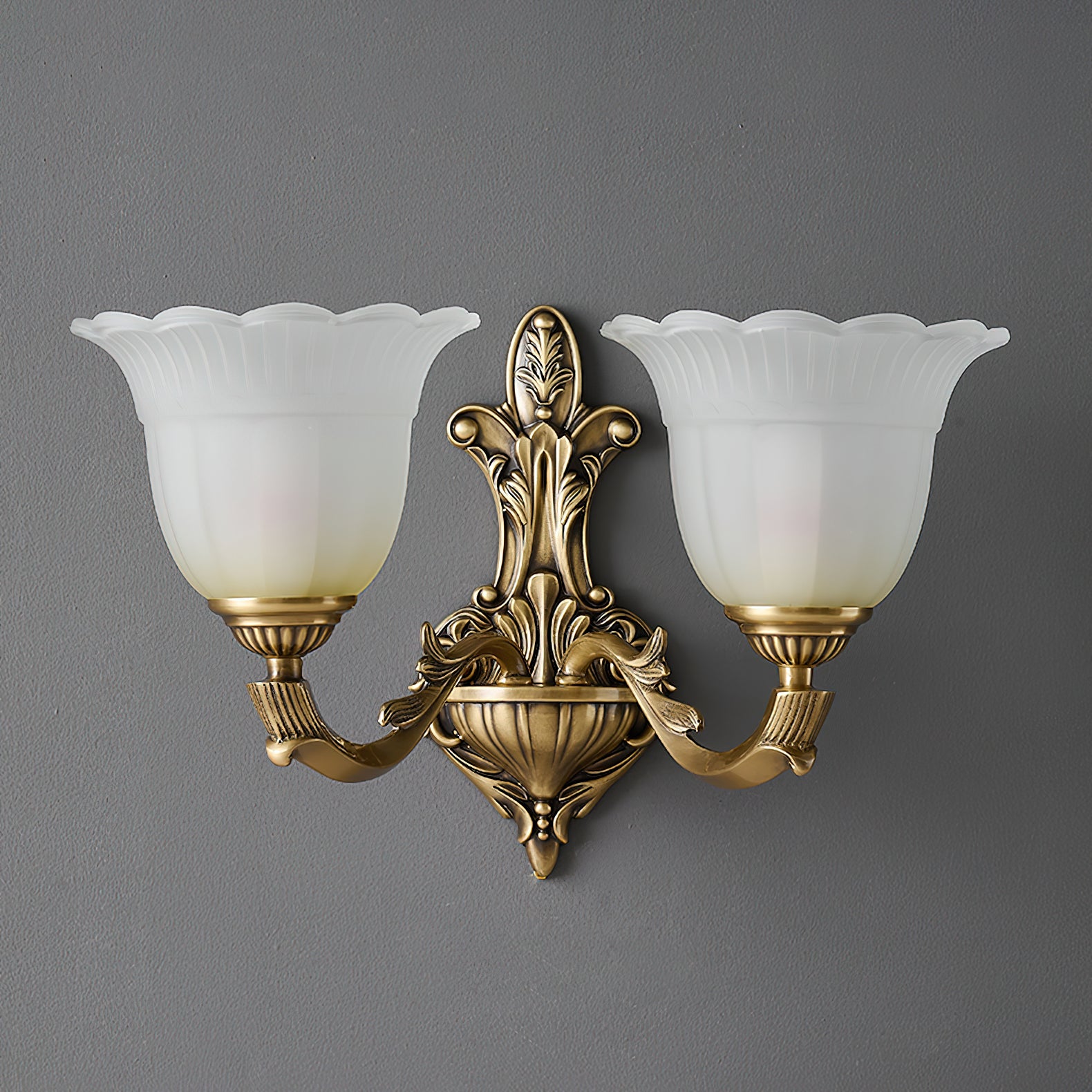Sifuvyd Luxus-Blumen-Wandleuchte aus Messing und Glas-Letslighting
